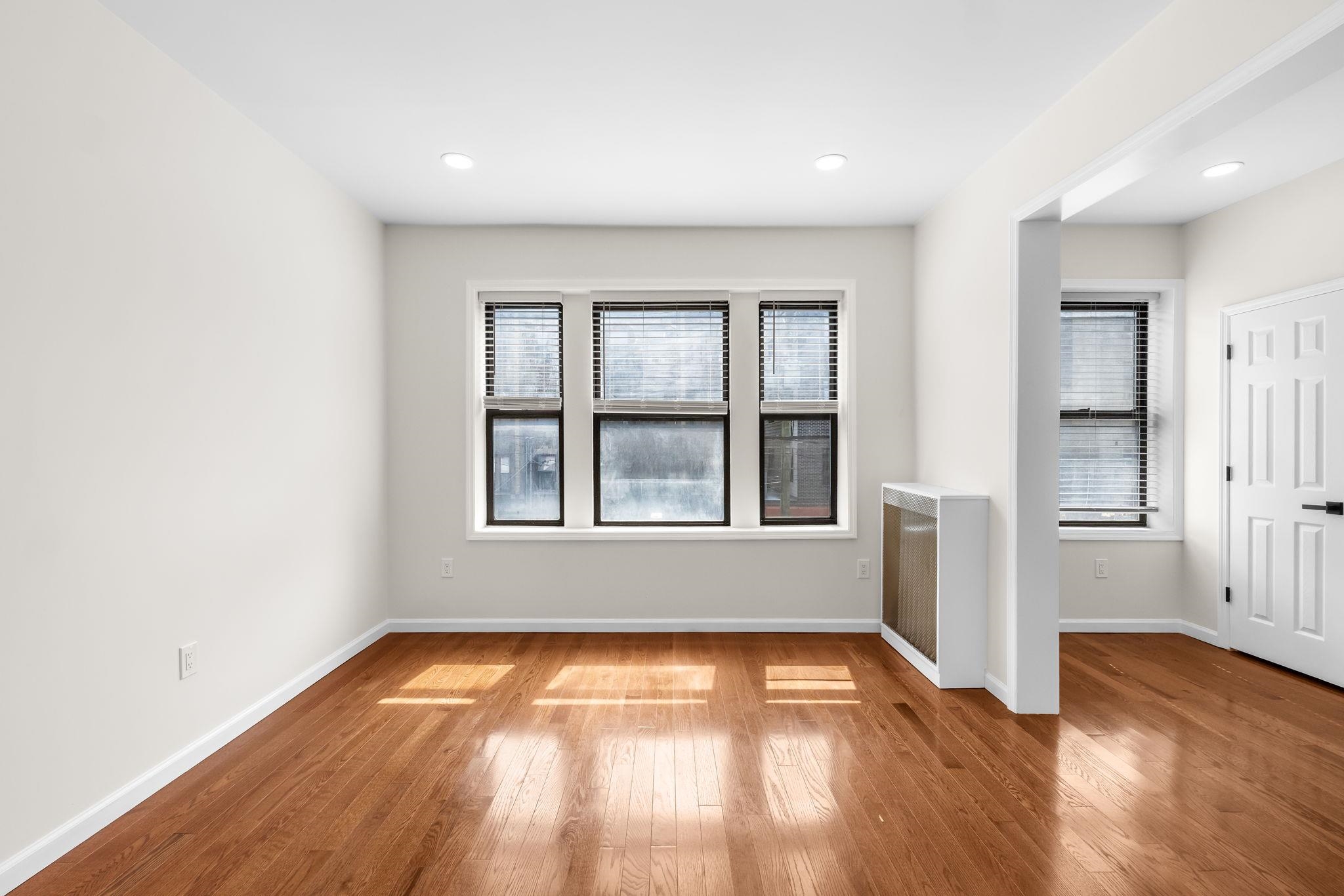 81 ROMAINE AVE Unit: 4 (202)