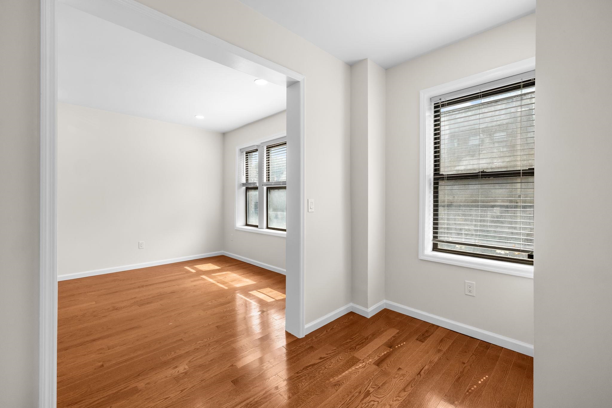81 ROMAINE AVE Unit: 4 (202)