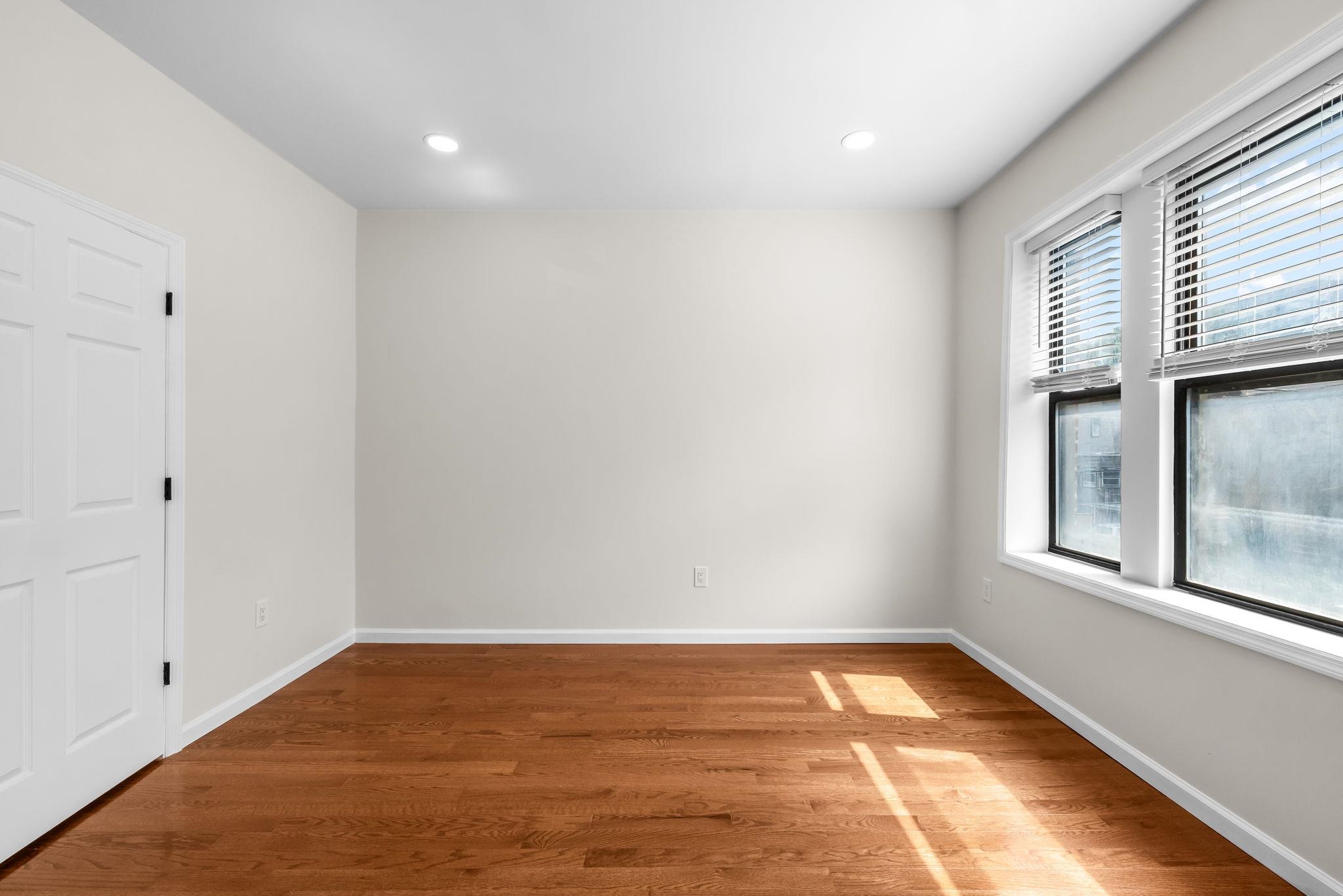81 ROMAINE AVE Unit: 4 (202)