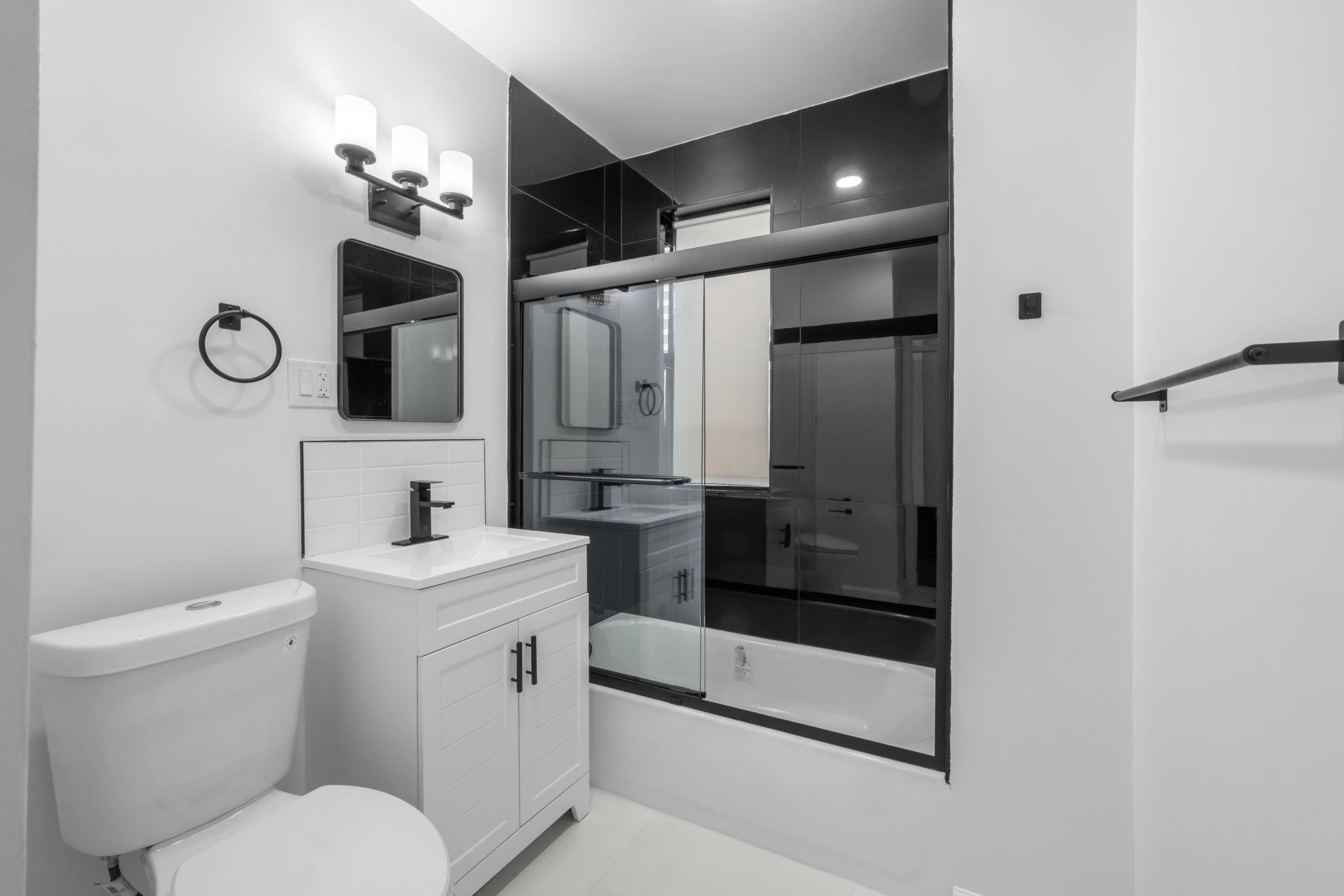 81 ROMAINE AVE Unit: 4 (202)