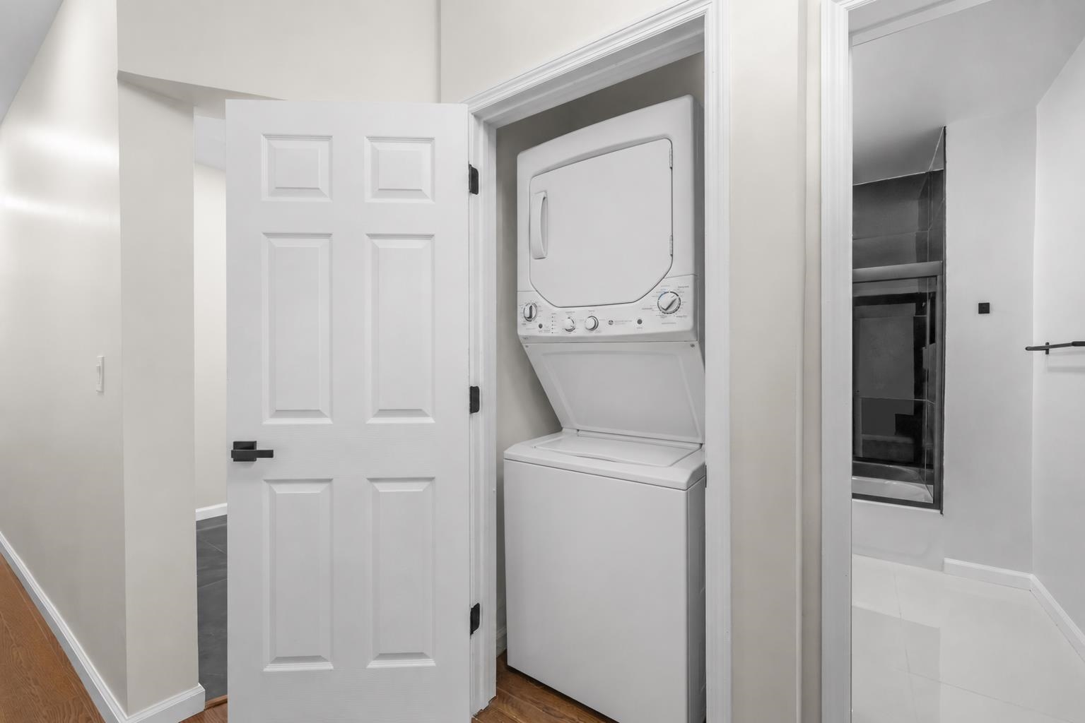81 ROMAINE AVE Unit: 4 (202)