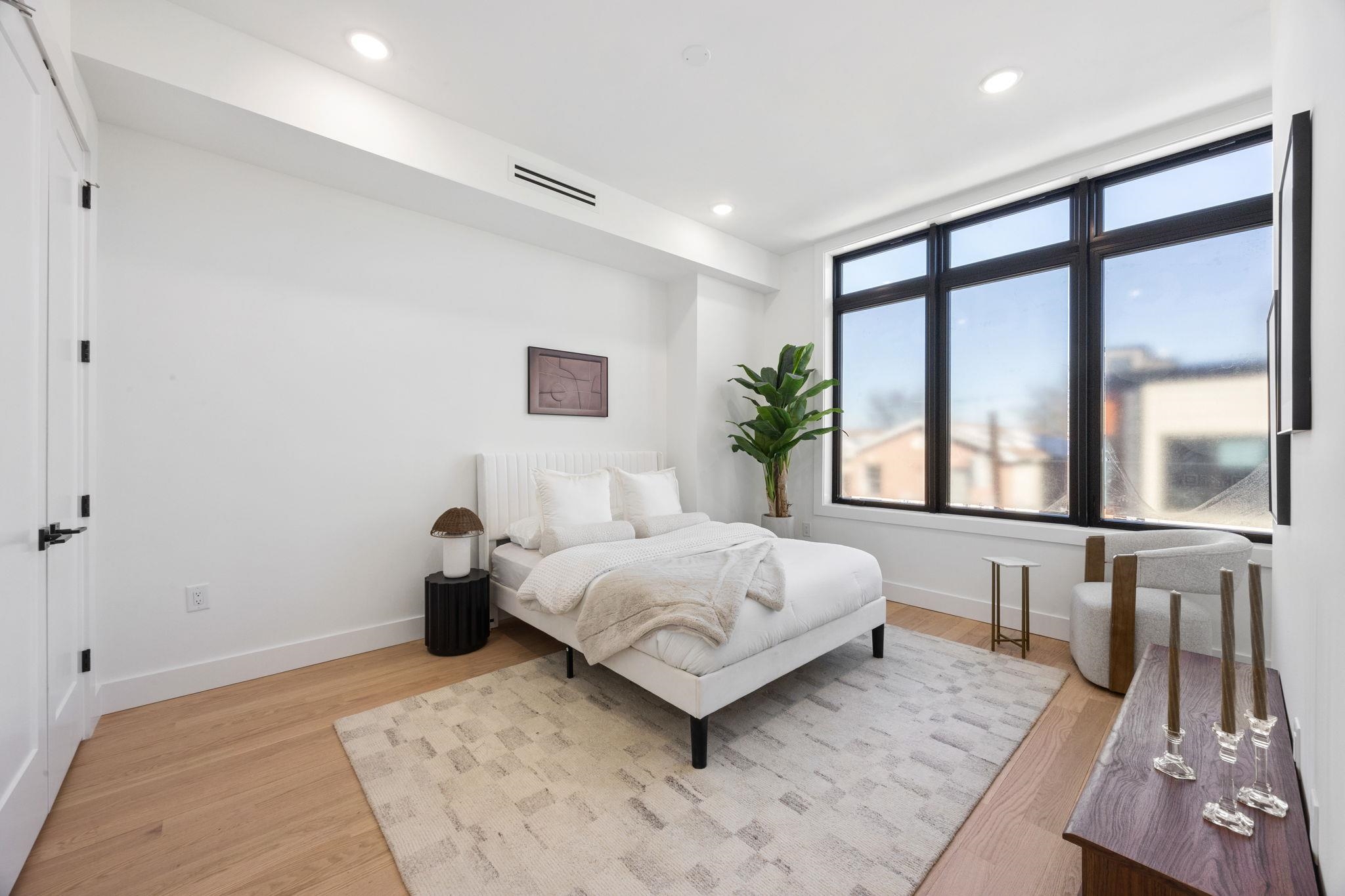 33 GRAHAM ST Unit: 1