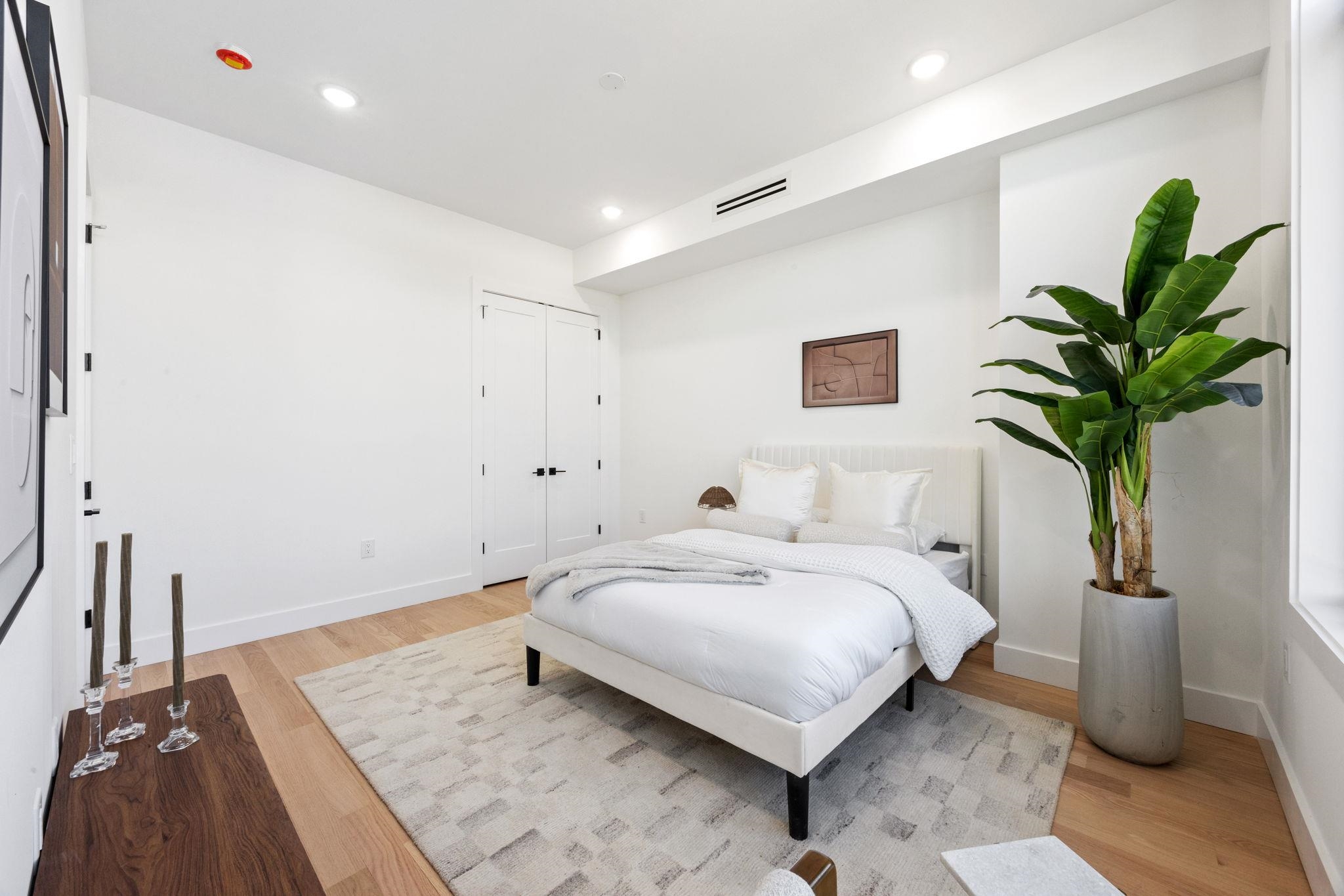 33 GRAHAM ST Unit: 1