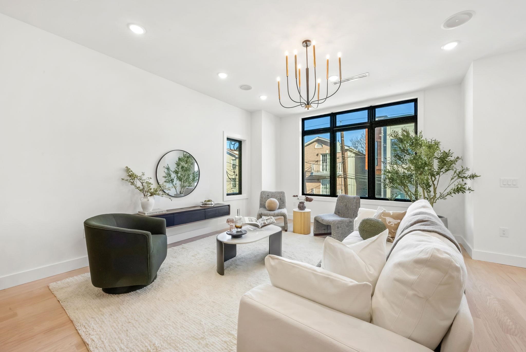 33 GRAHAM ST Unit: 1