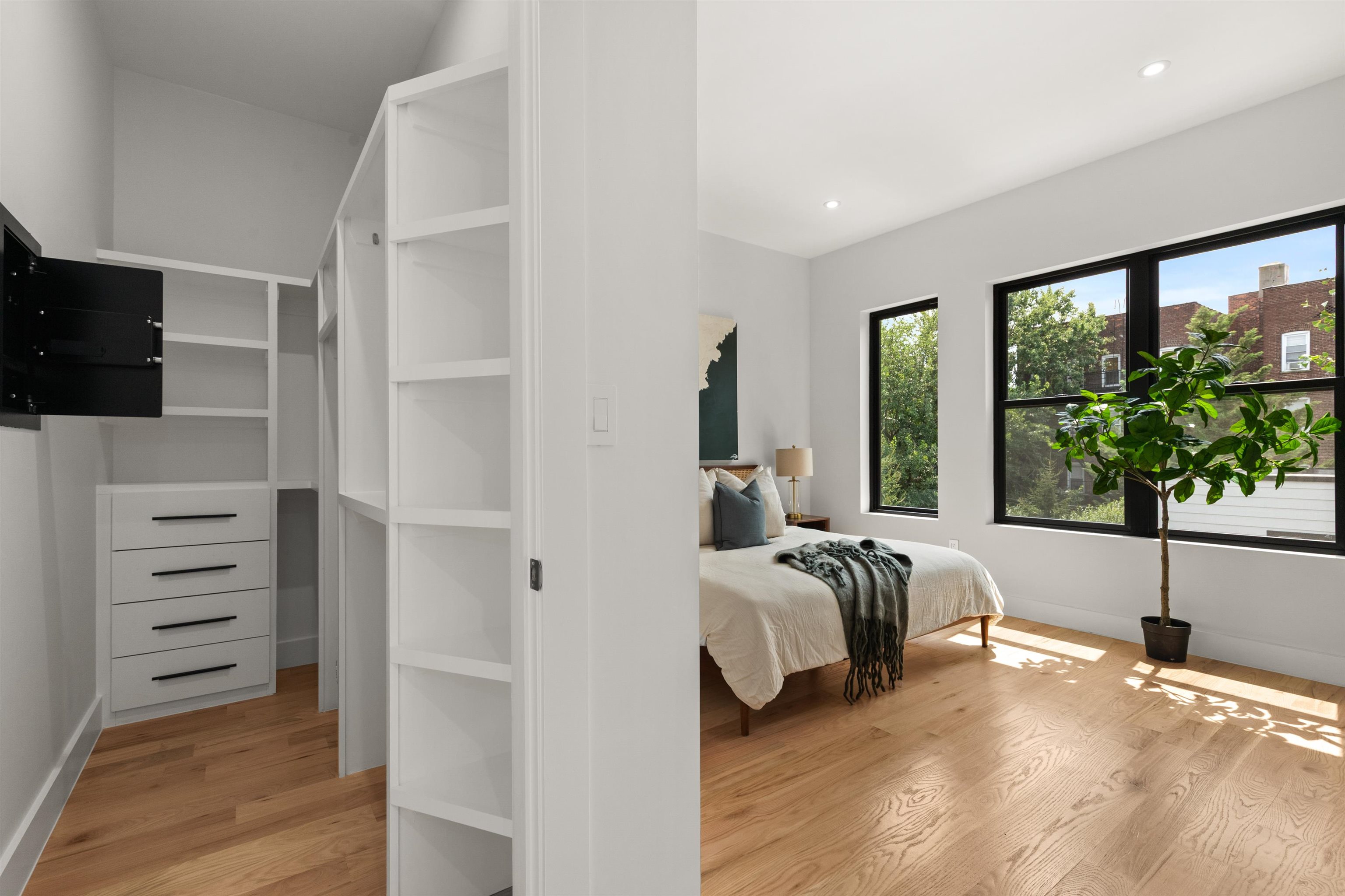 85 SHERMAN PL Unit: Residence 2