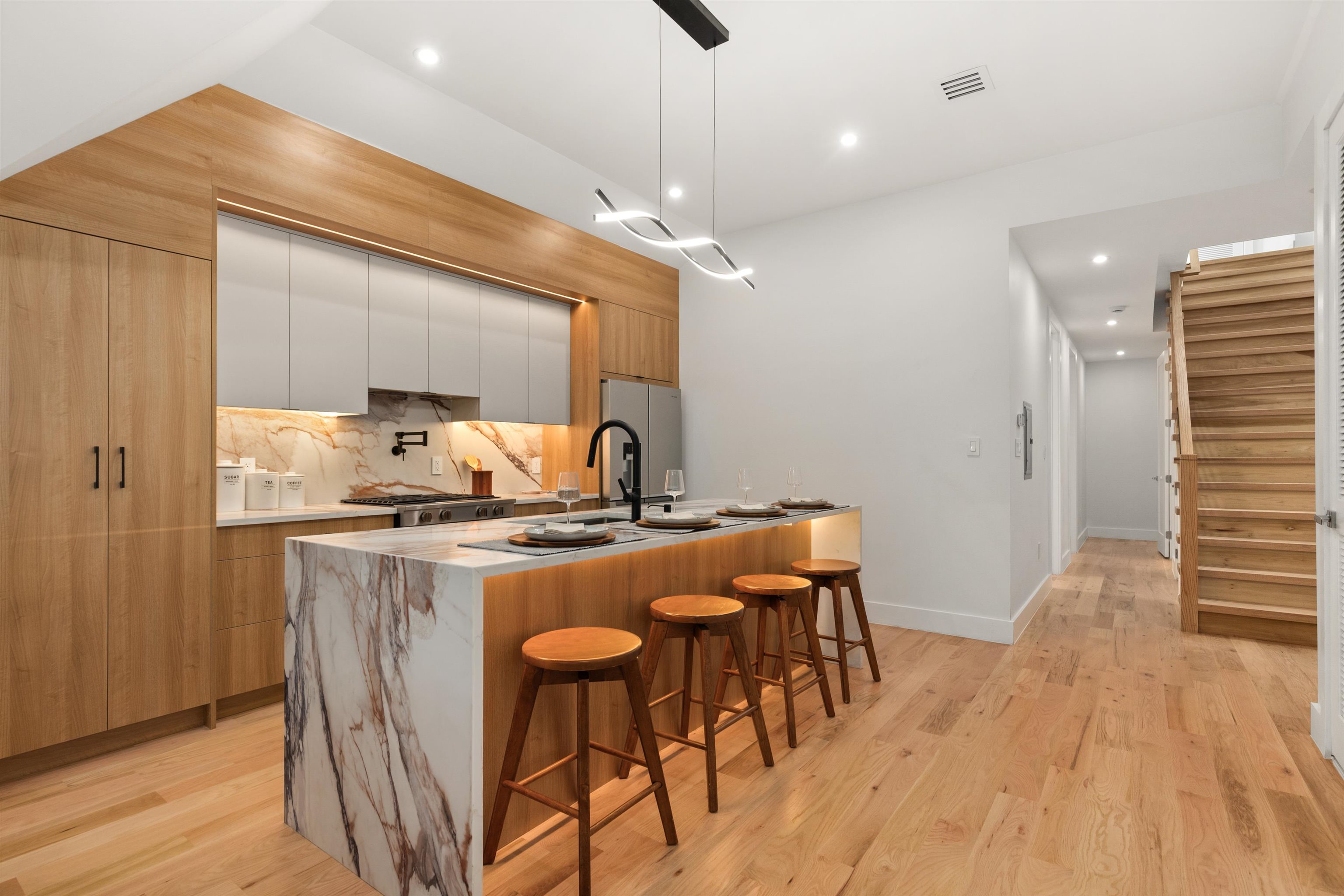 85 SHERMAN PL Unit: Residence 2