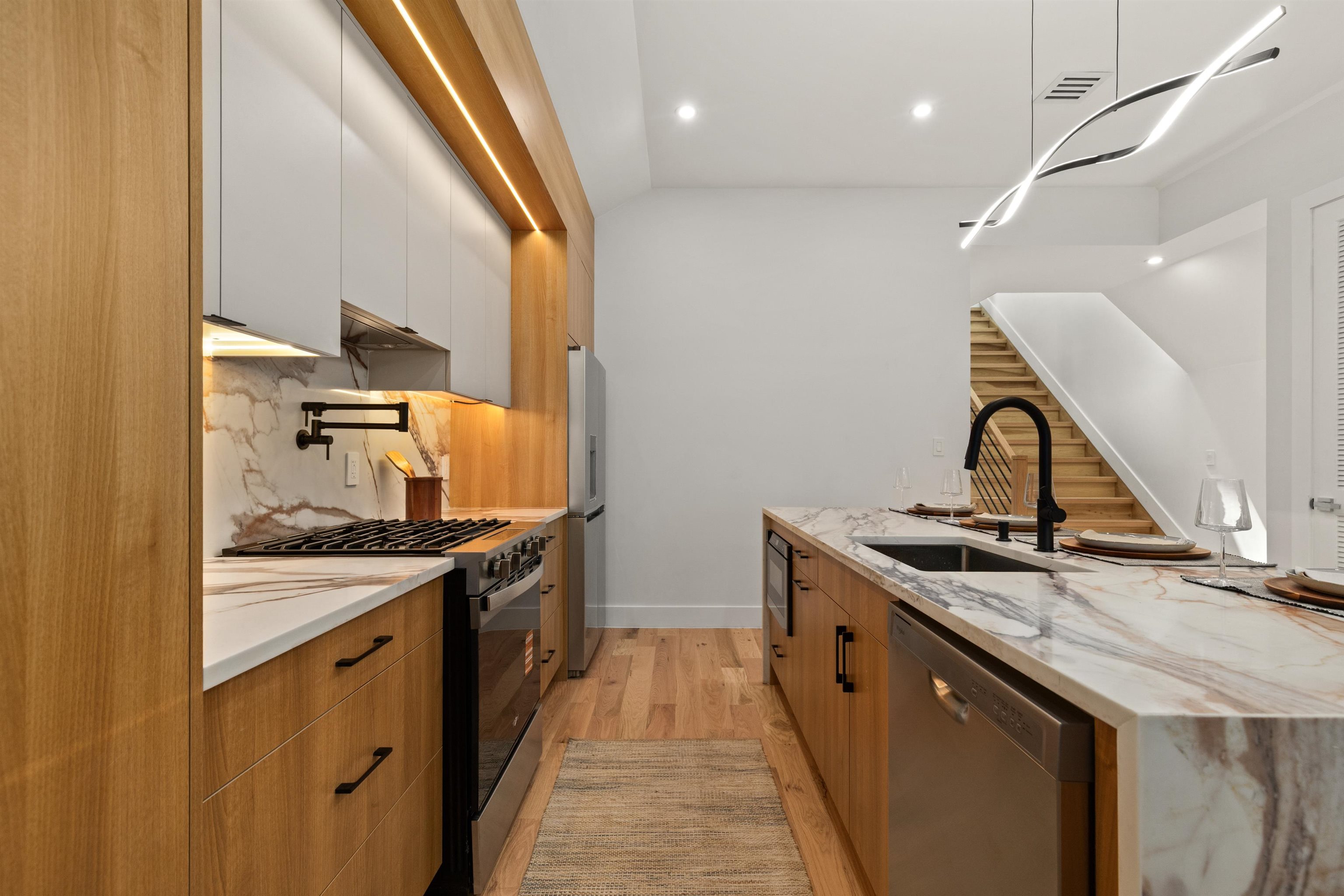 85 SHERMAN PL Unit: Residence 2