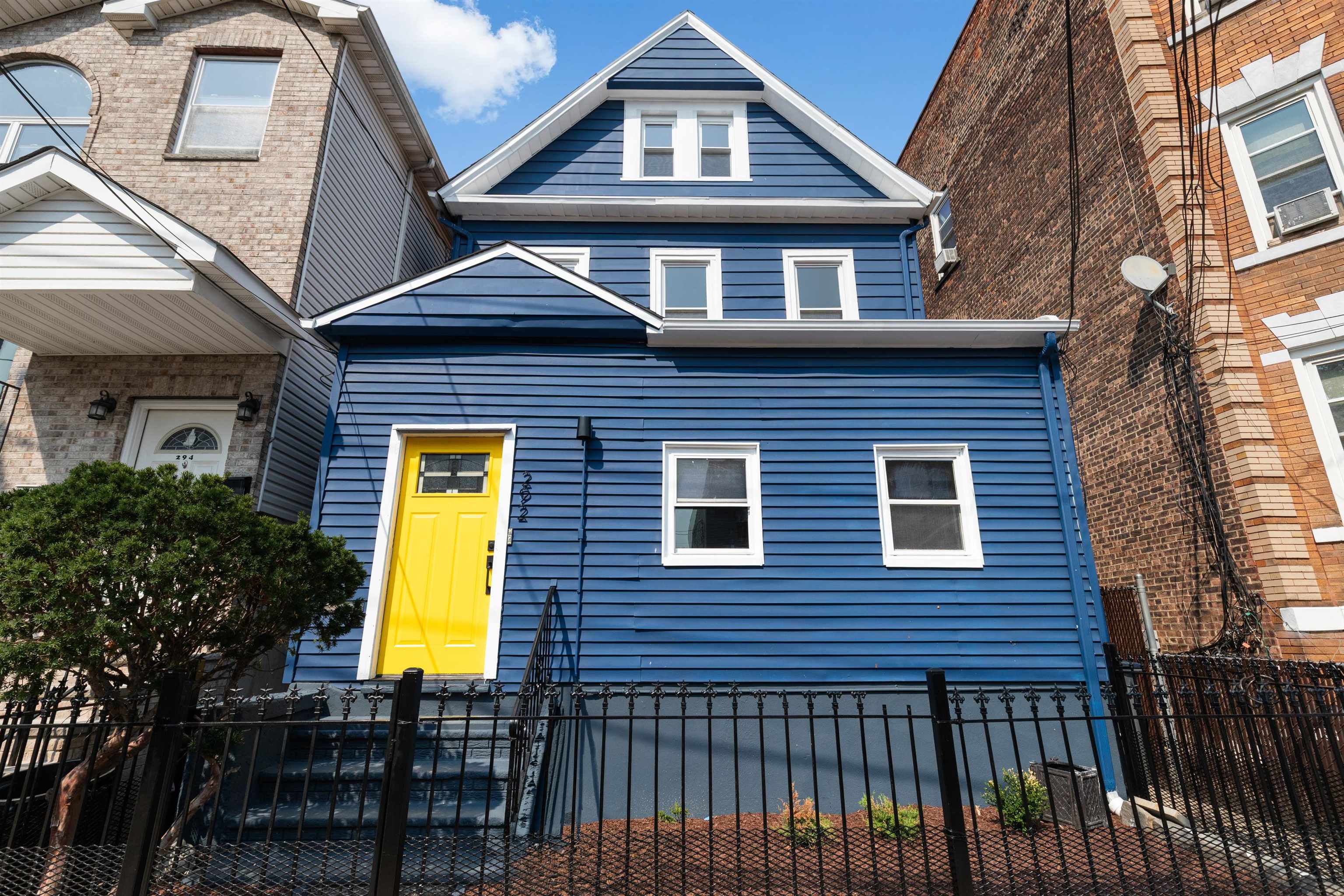 292 FORREST ST