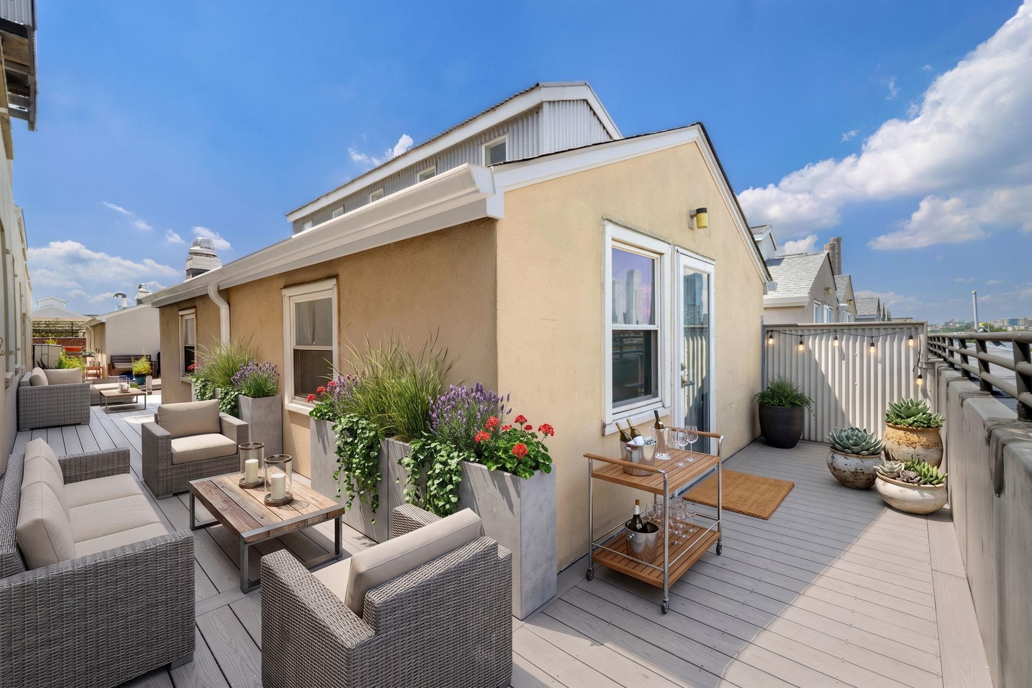 227 CHRISTOPHER COLUMBUS DR Unit: 422b