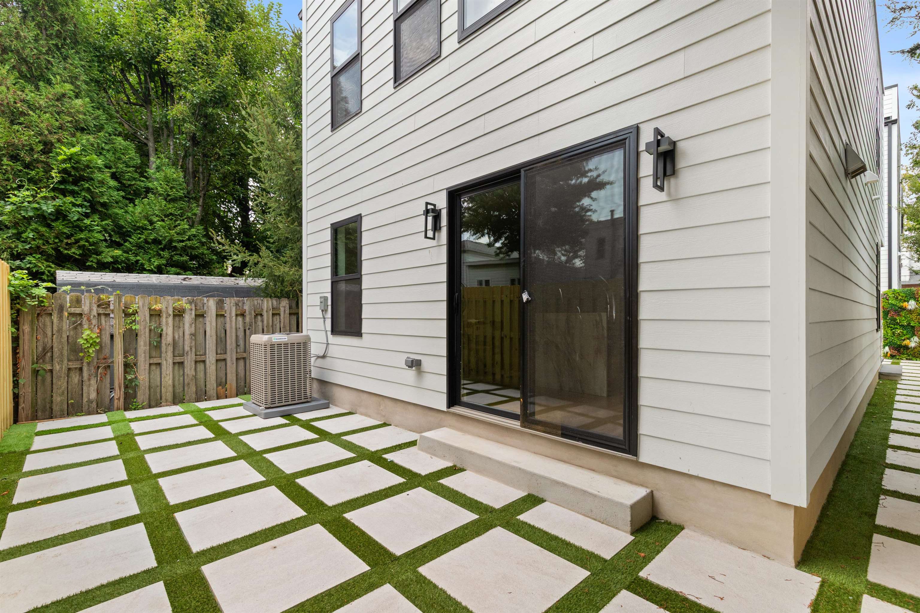 85 SHERMAN PL