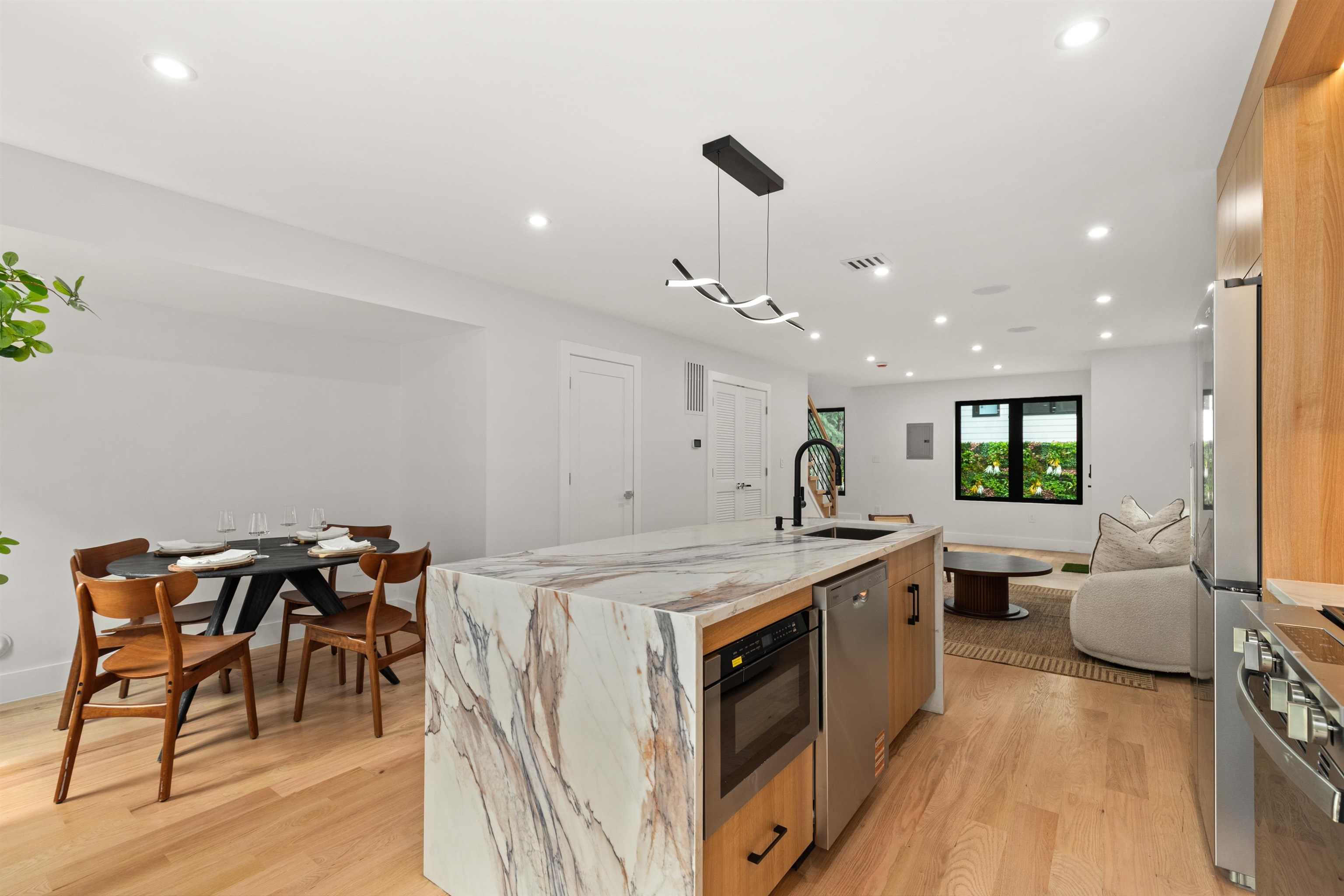 85 SHERMAN PL