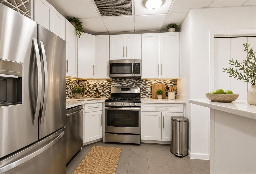 158 WAYNE ST Unit: 325A