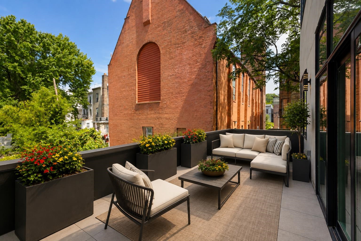 10 LINCOLN ST Unit: 2C