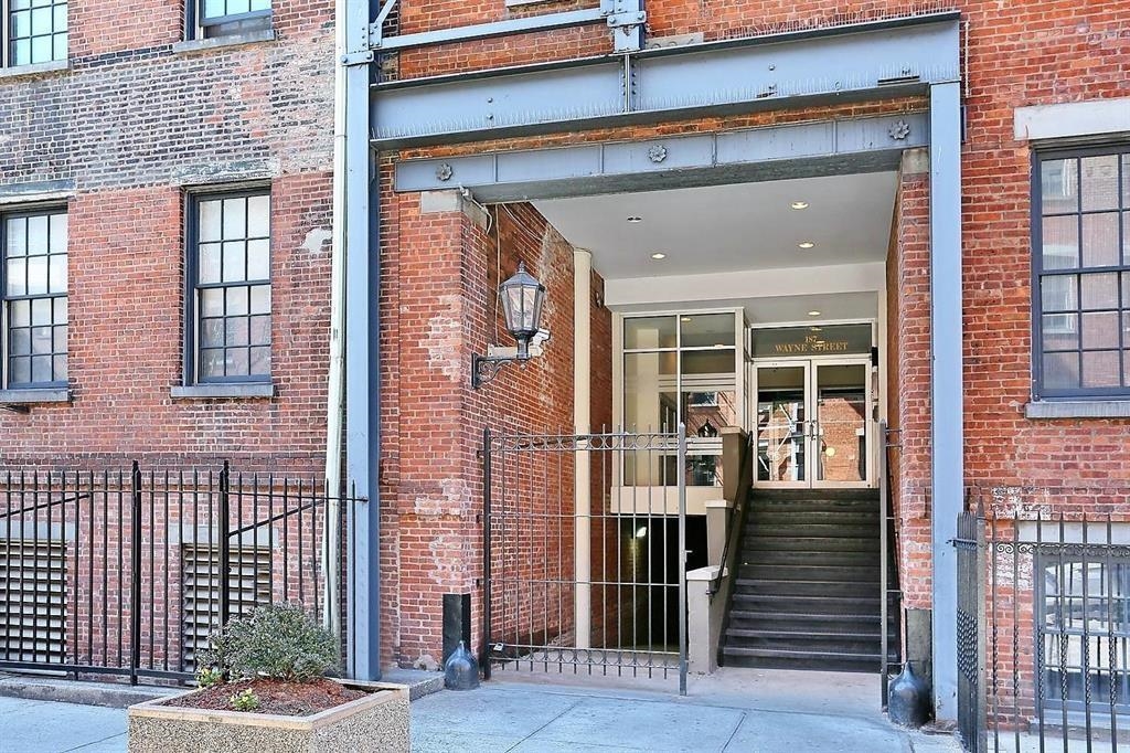 187 WAYNE ST Unit: 212