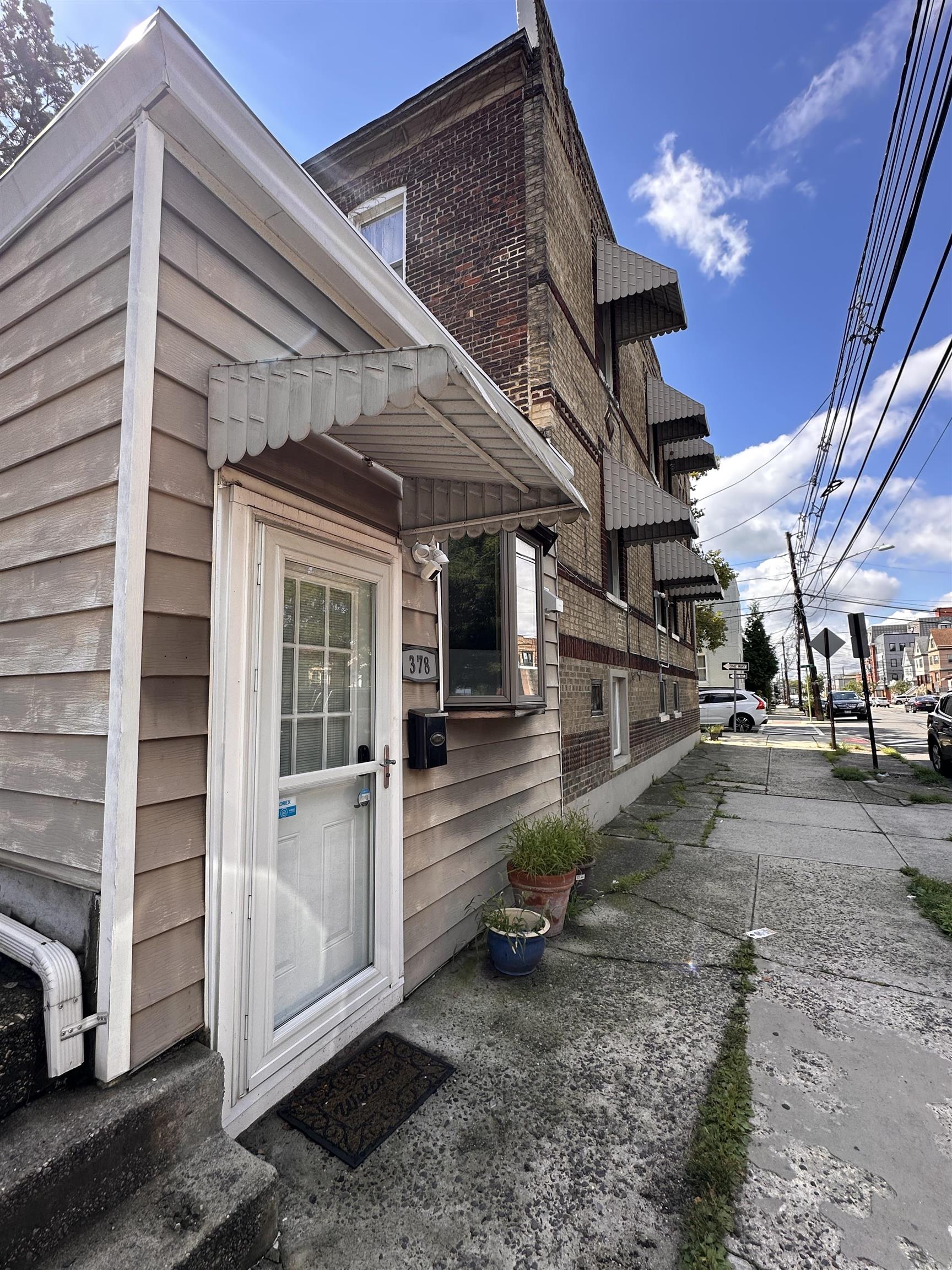 137 WEST 15TH ST Unit: G