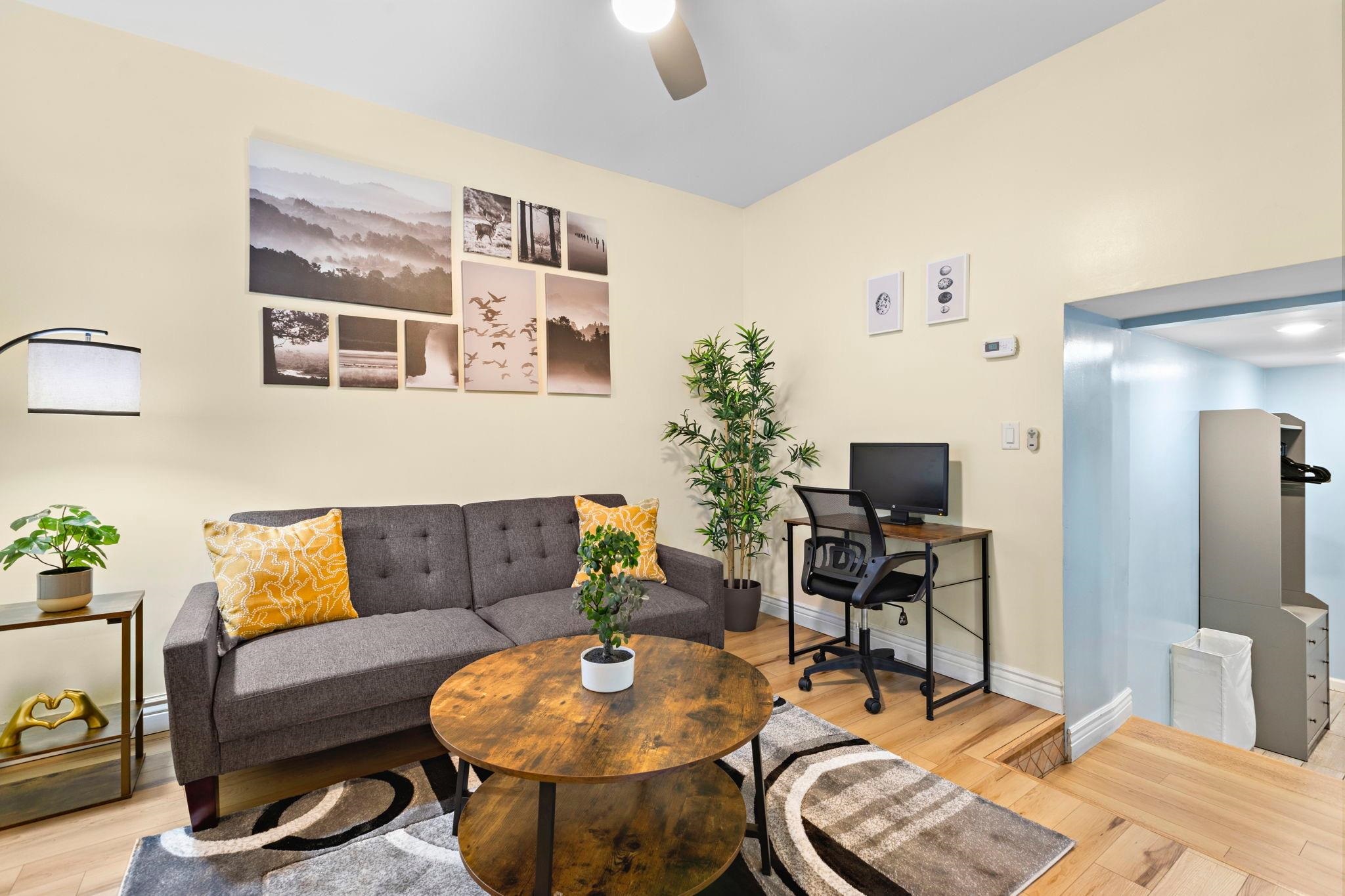 137 WEST 15TH ST Unit: G