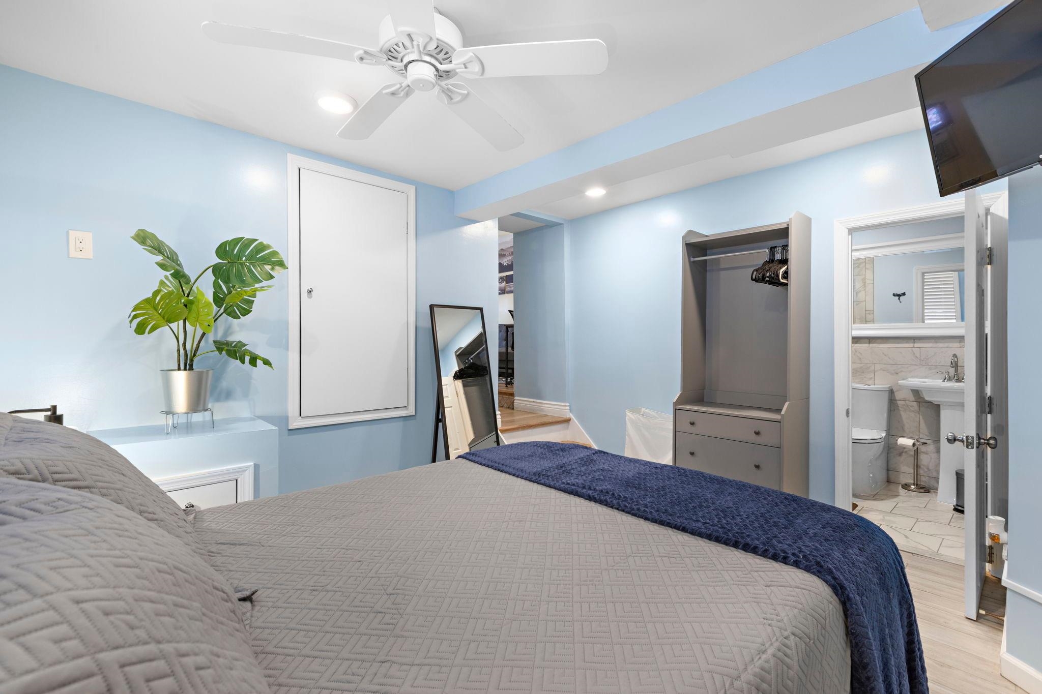 137 WEST 15TH ST Unit: G