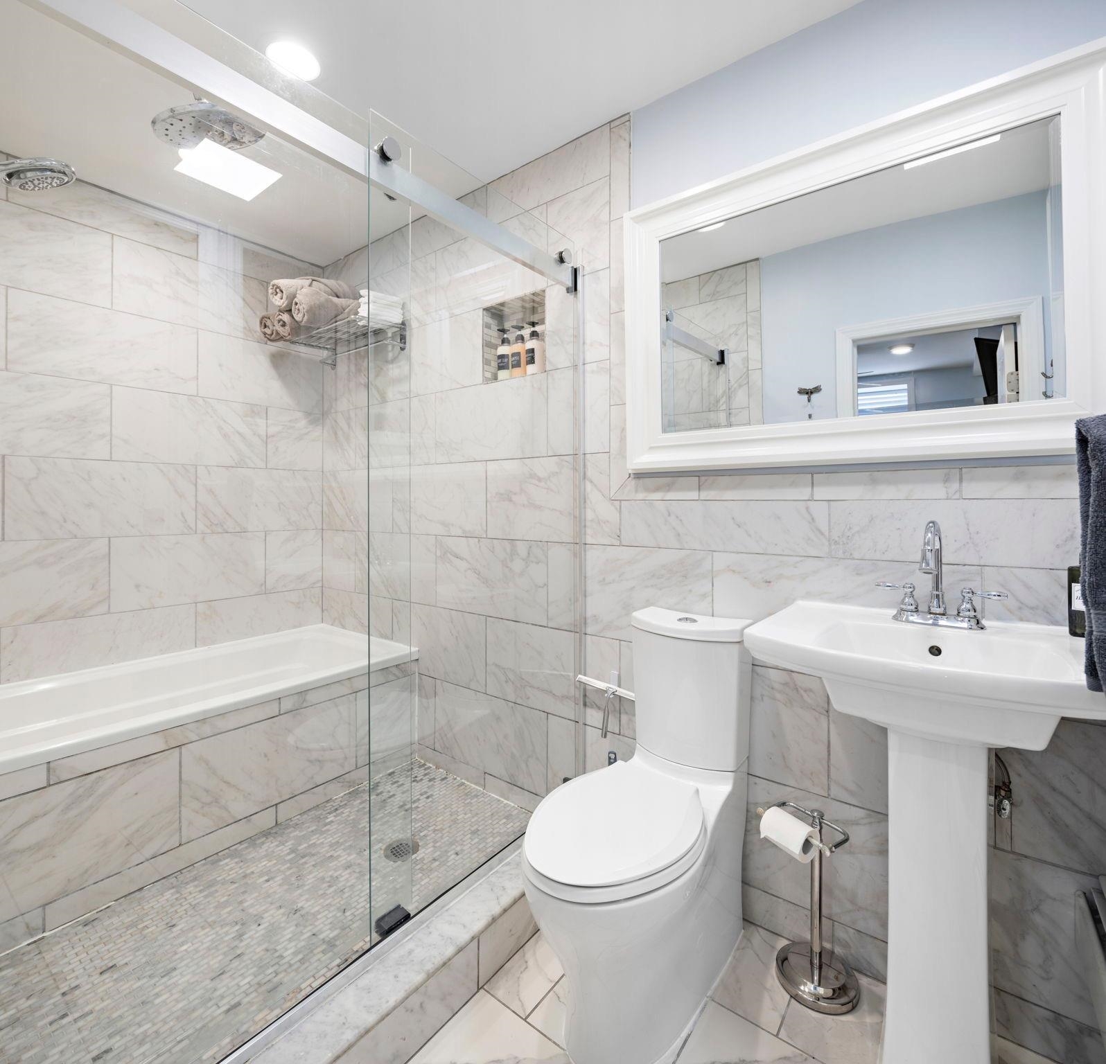 137 WEST 15TH ST Unit: G