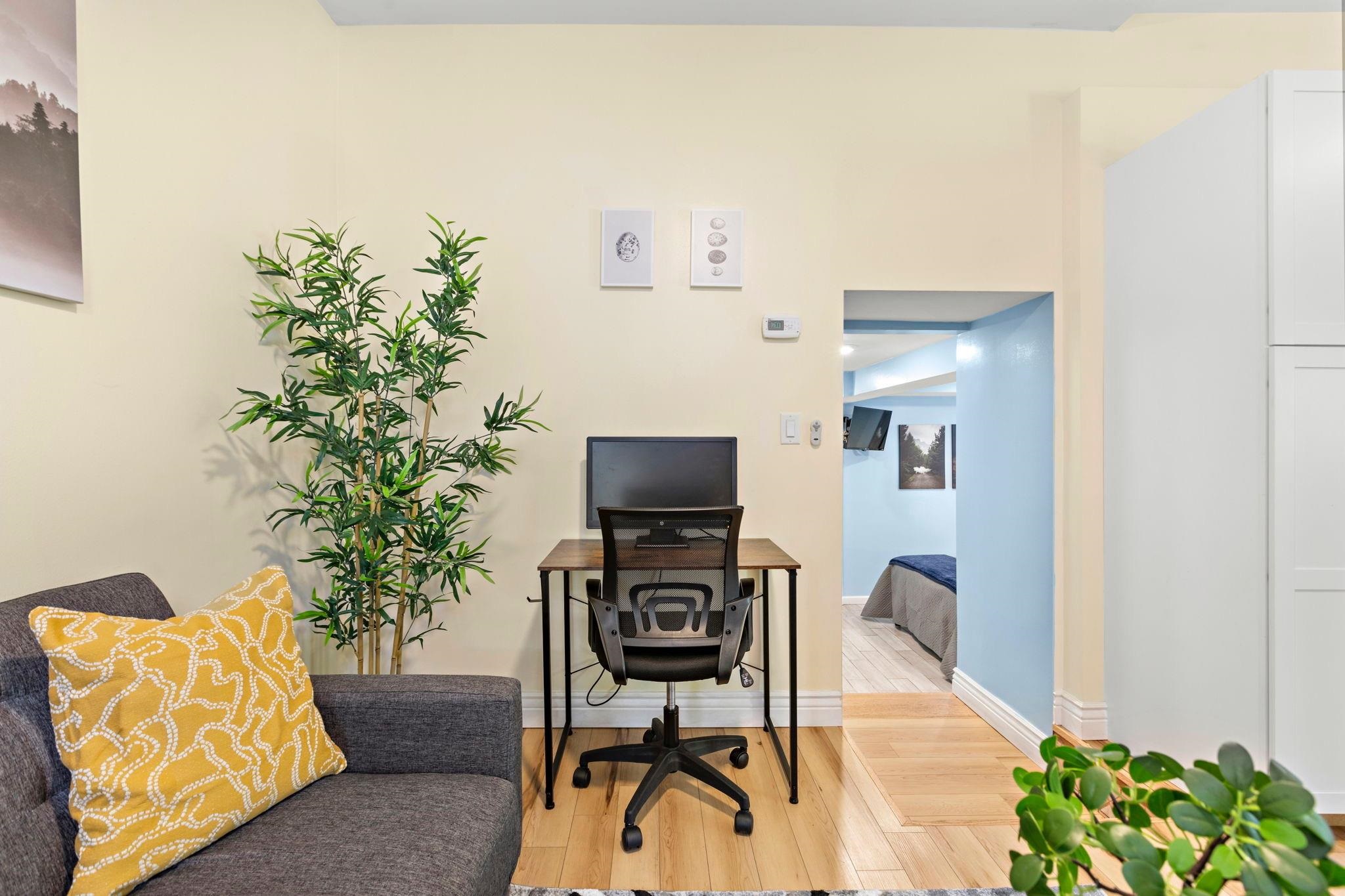 137 WEST 15TH ST Unit: G