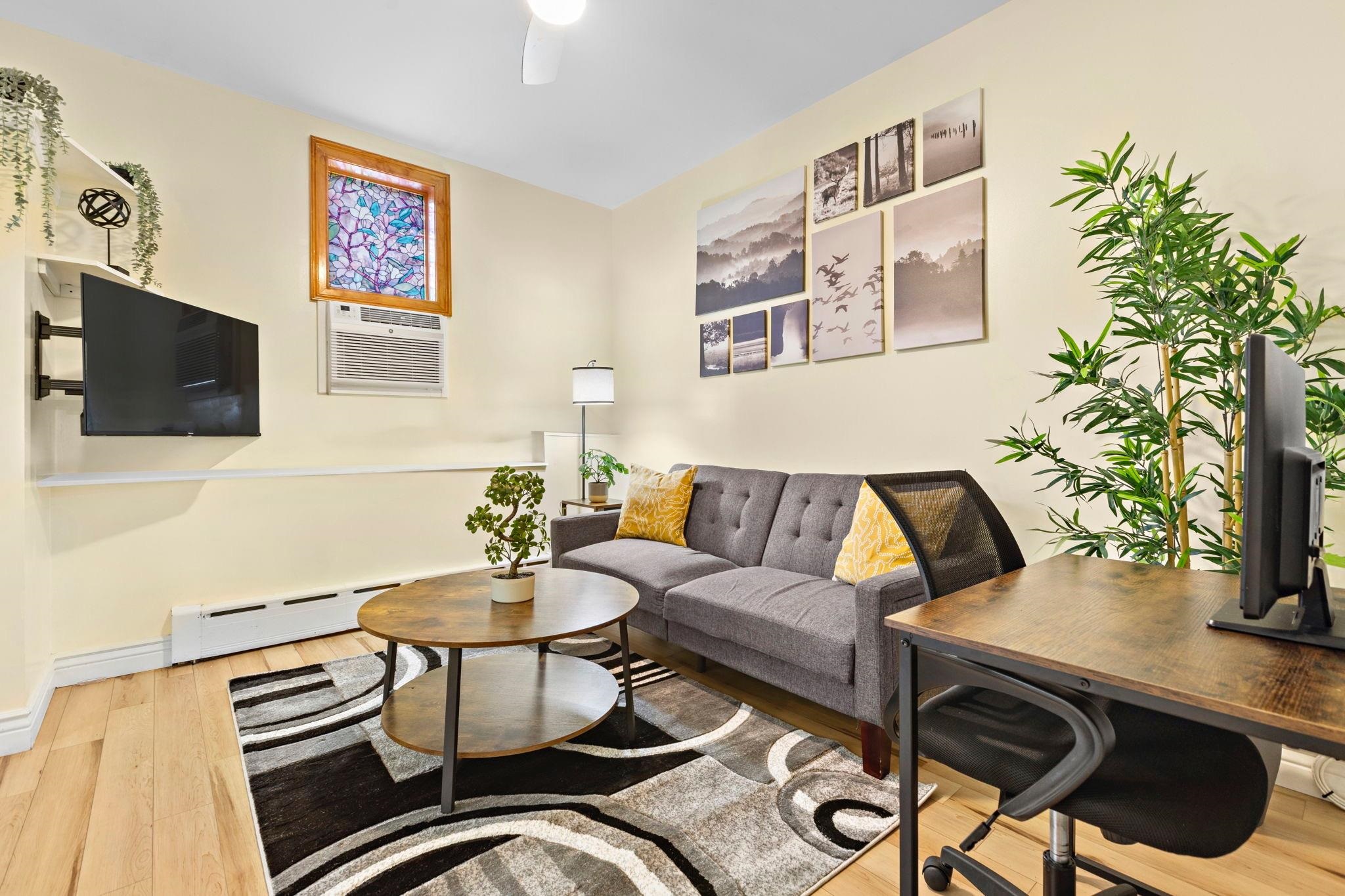 137 WEST 15TH ST Unit: G