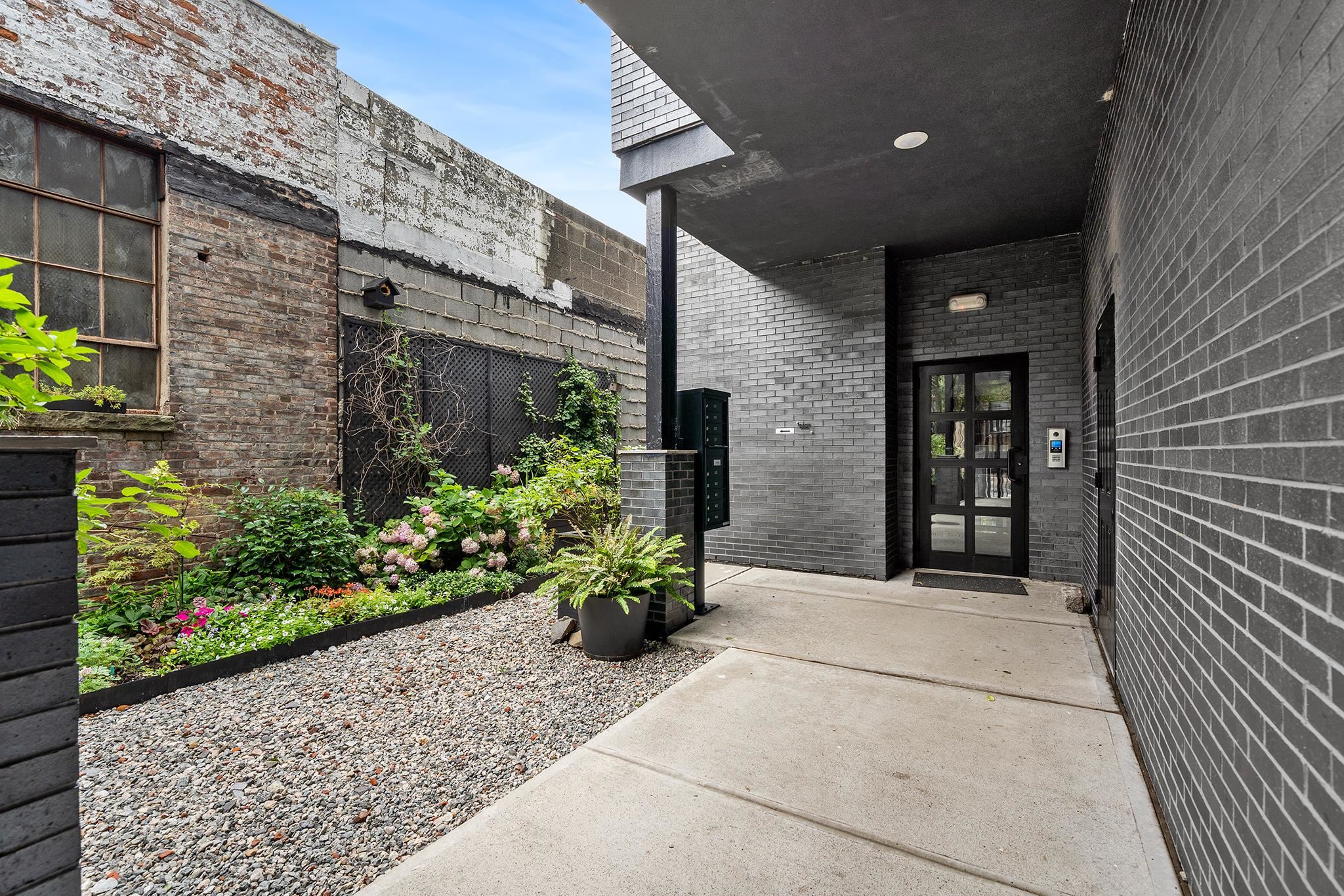 1601 MANHATTAN AVE Unit: 203