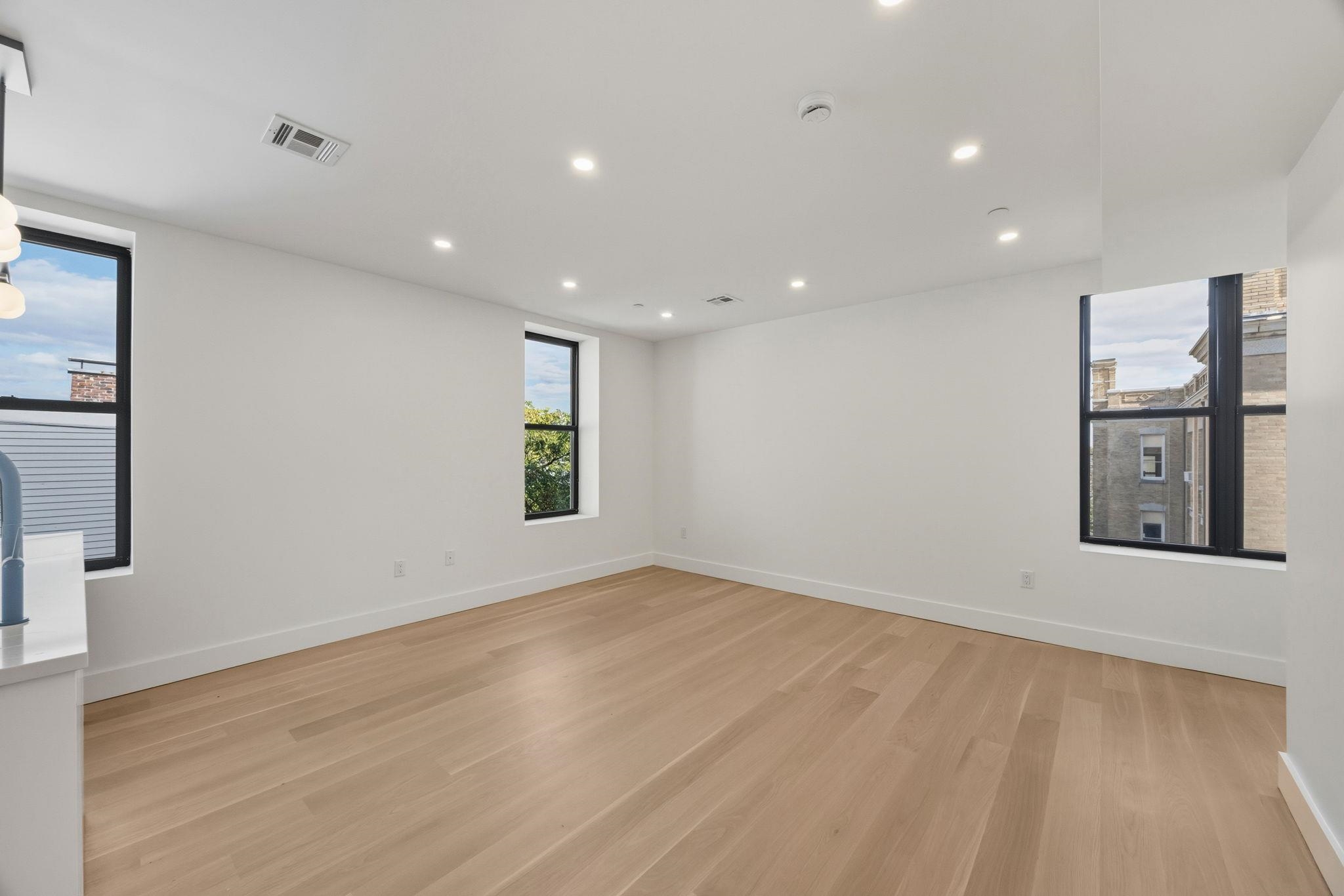 166 HANCOCK AVE Unit: 201