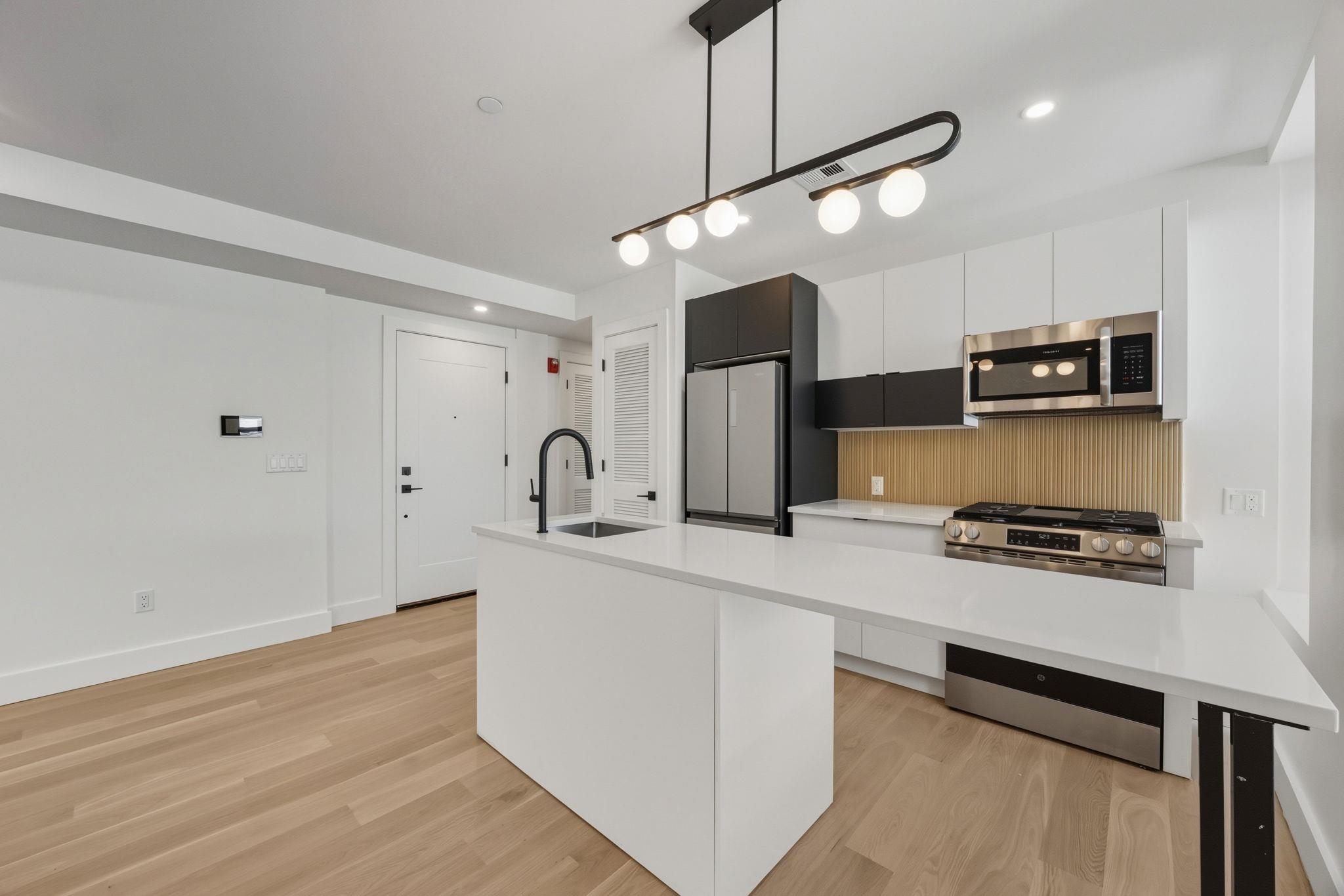 166 HANCOCK AVE Unit: 201