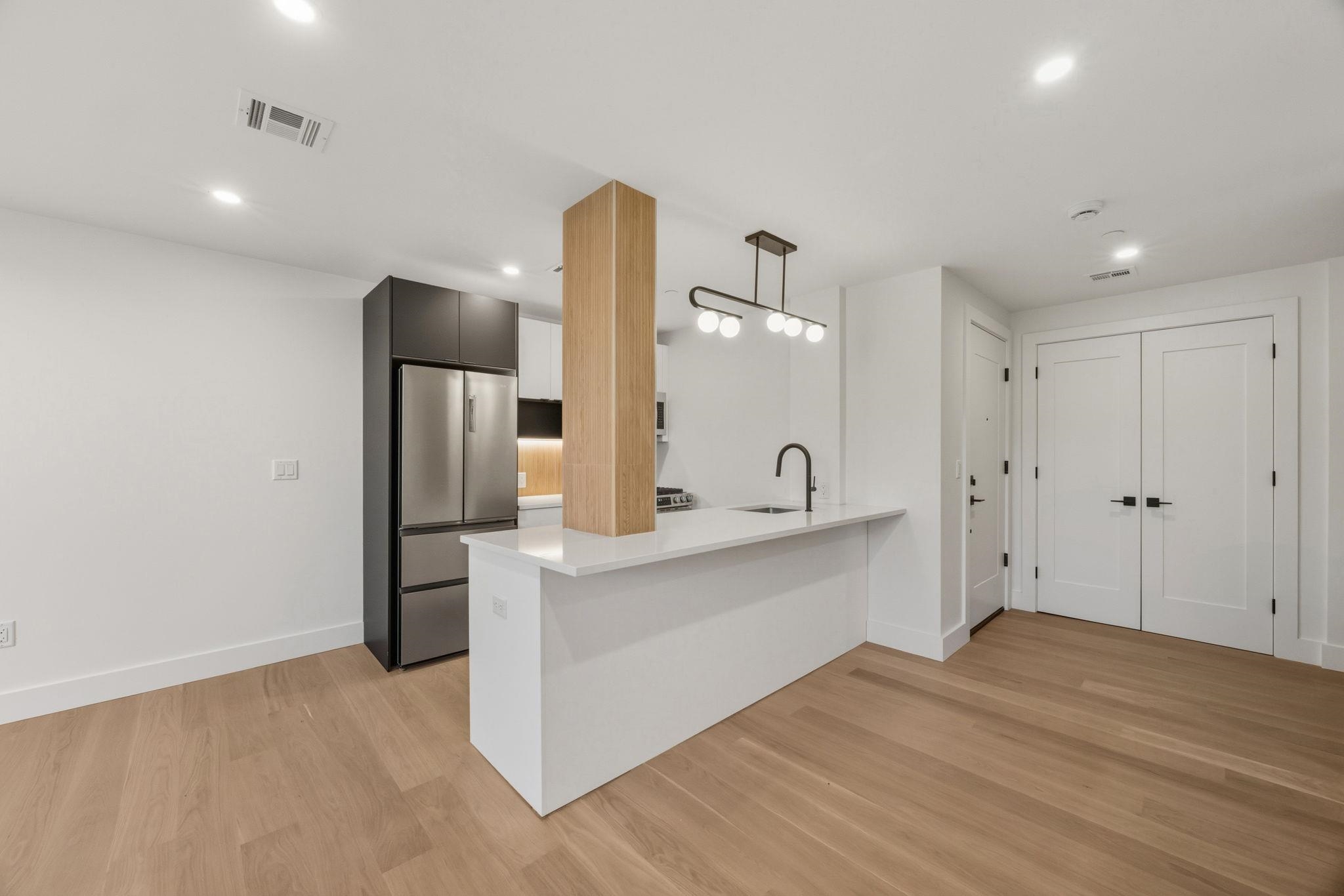 166 HANCOCK AVE Unit: 202