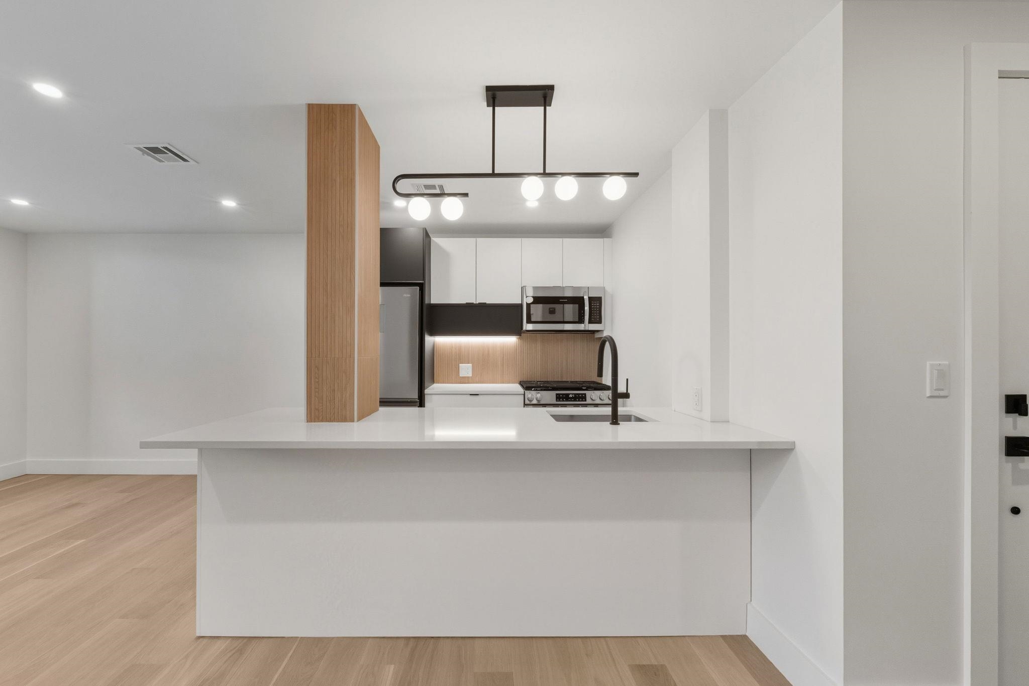 166 HANCOCK AVE Unit: 202