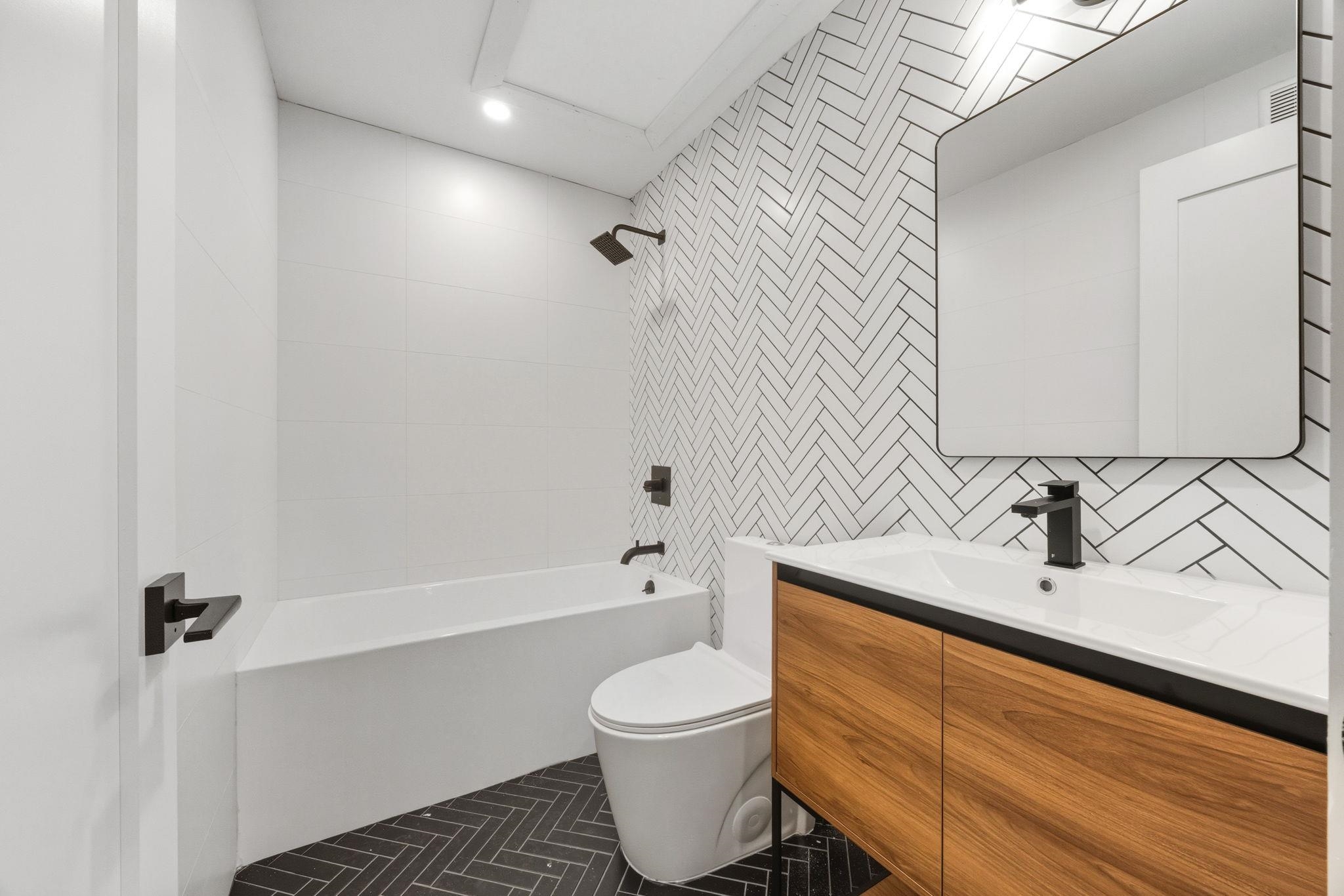 166 HANCOCK AVE Unit: 202