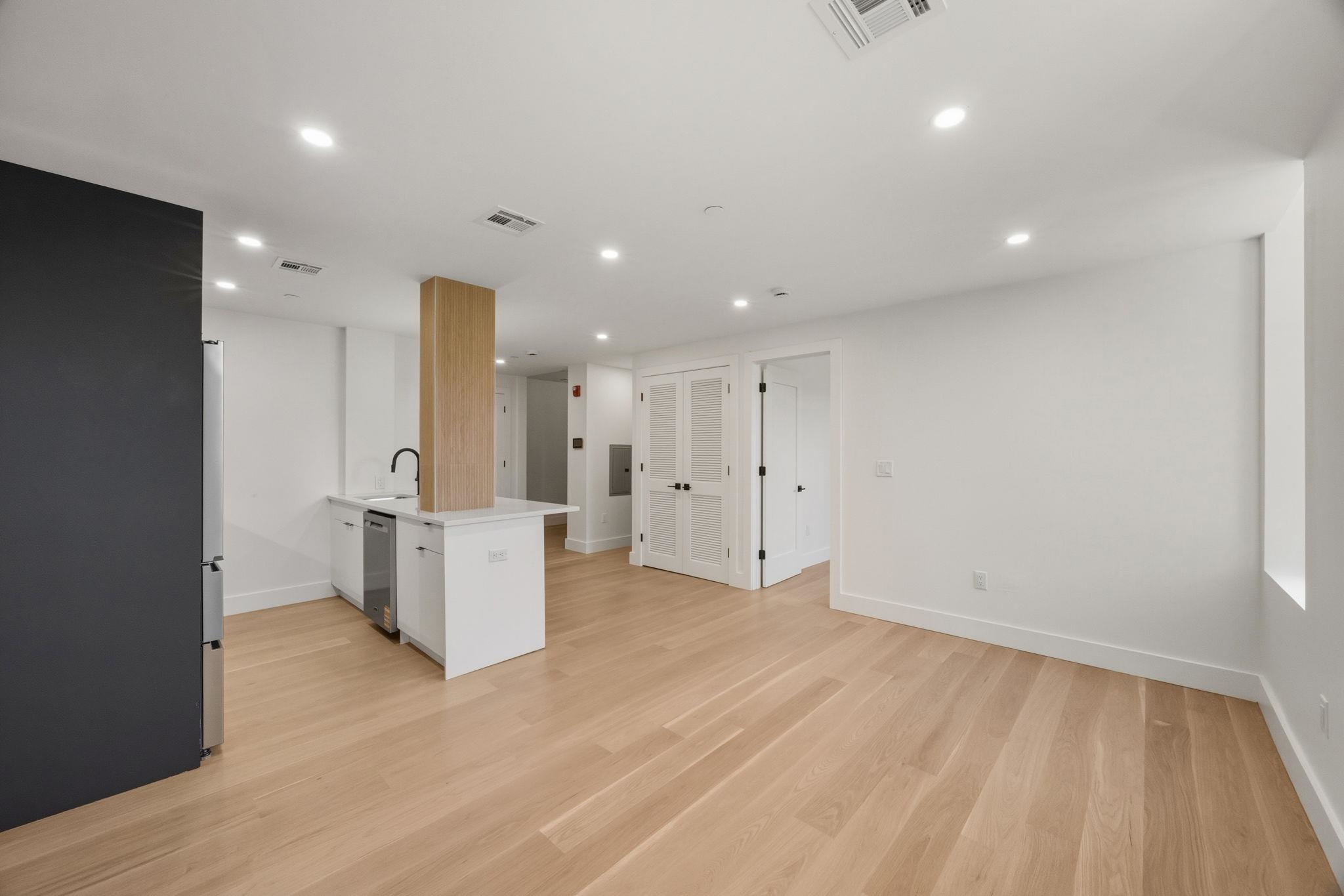 166 HANCOCK AVE Unit: 202