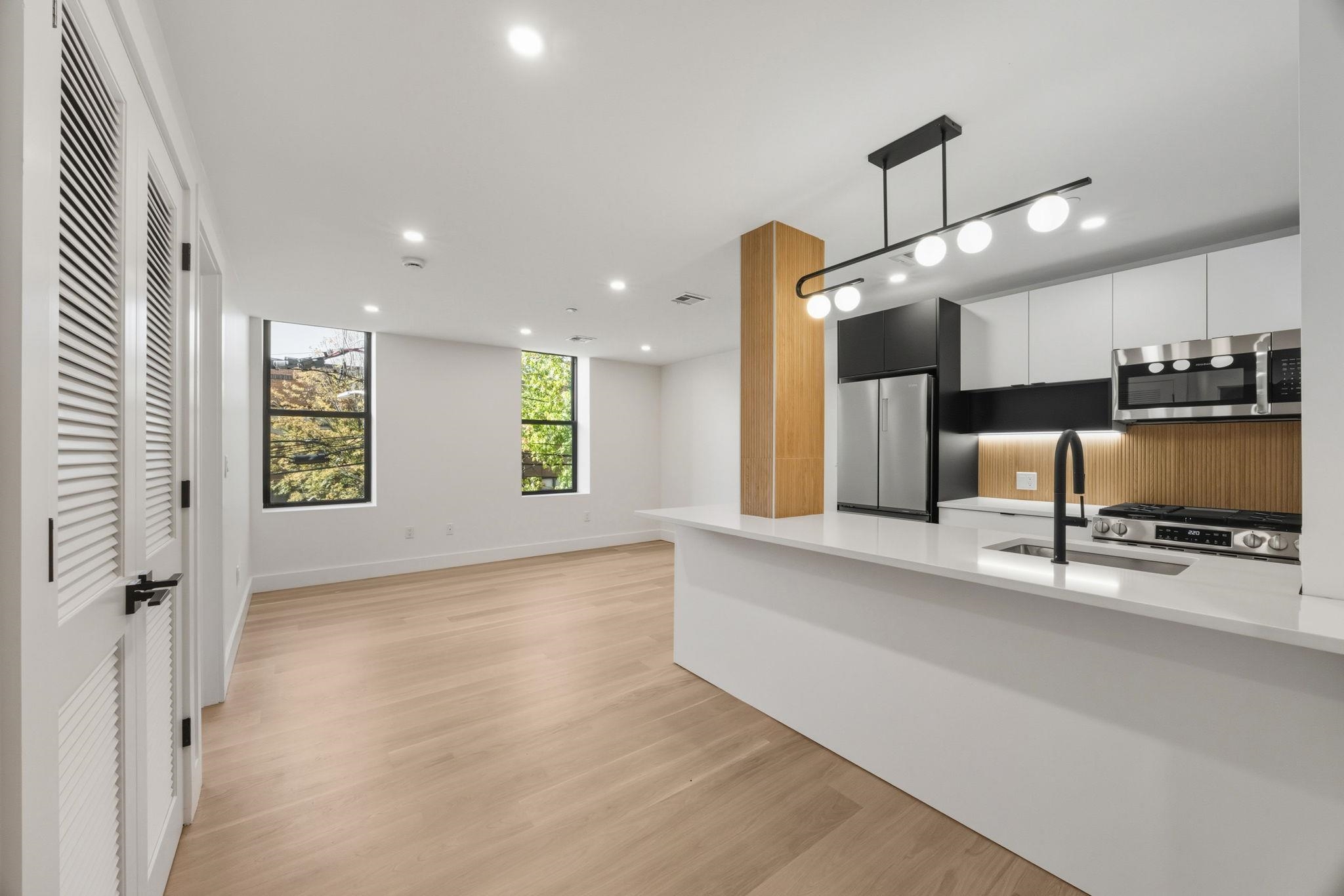 166 HANCOCK AVE Unit: 202
