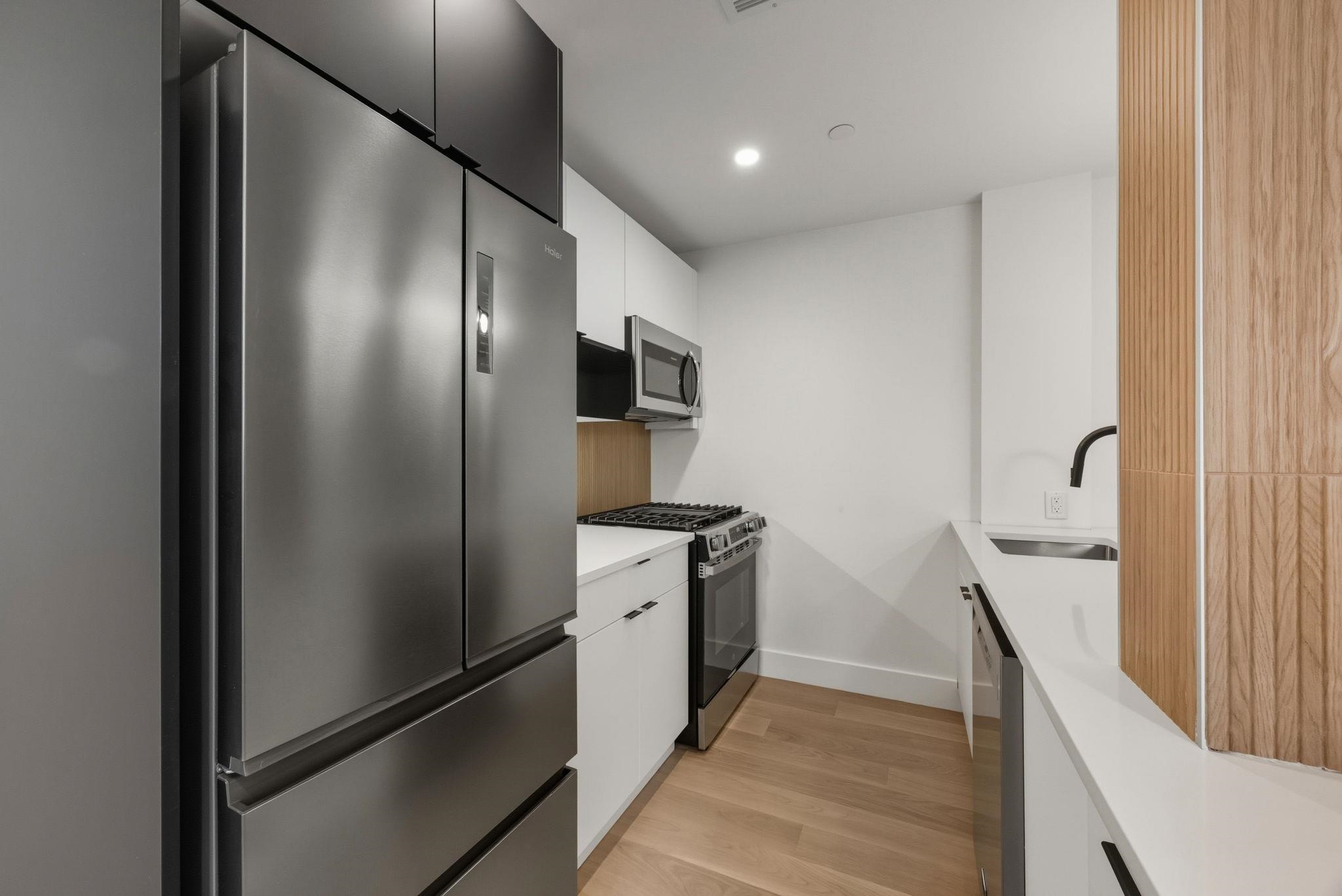 166 HANCOCK AVE Unit: 202