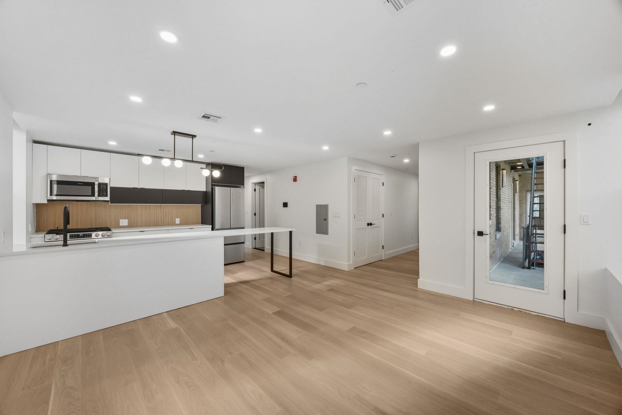 166 HANCOCK AVE Unit: 203