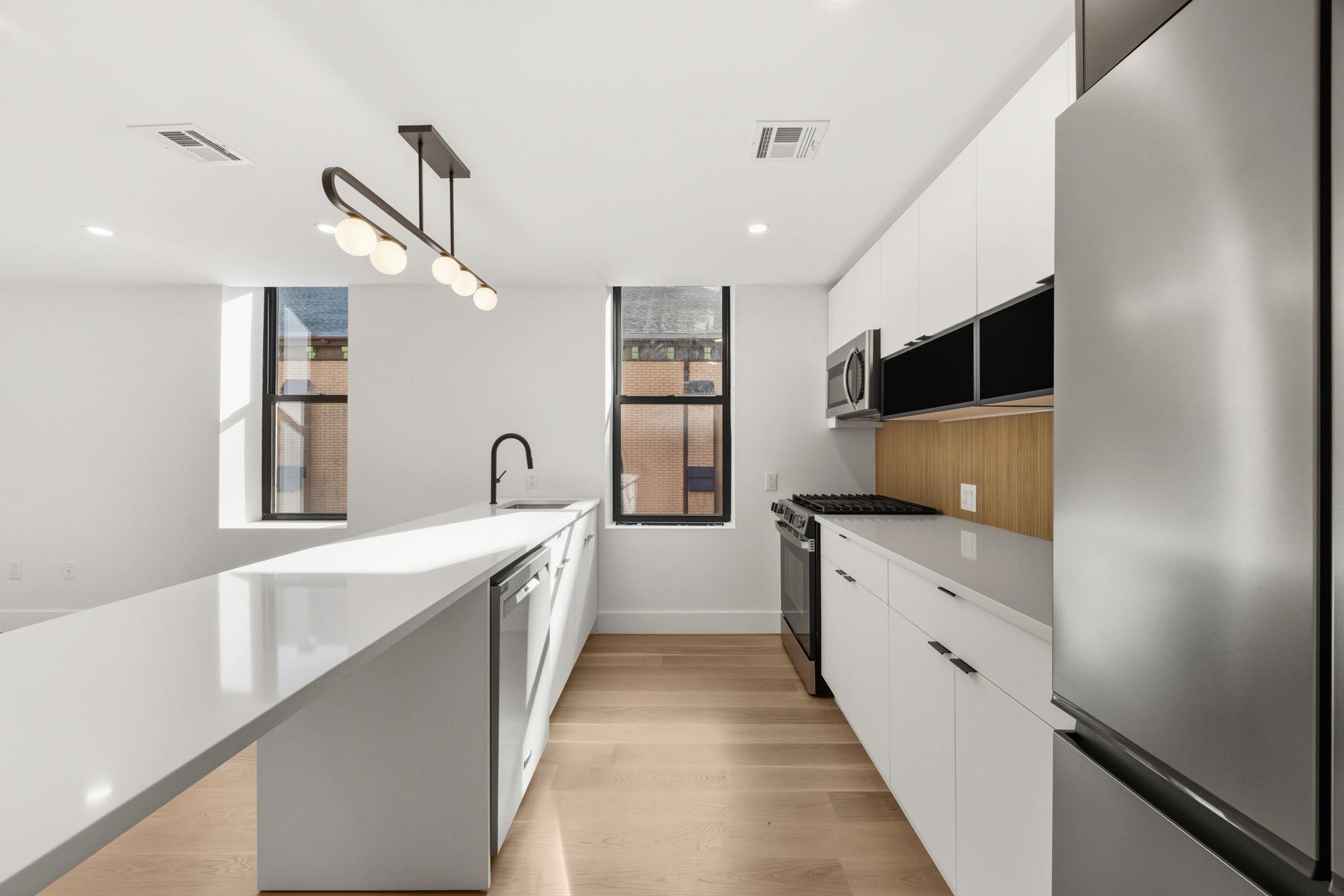166 HANCOCK AVE Unit: 203
