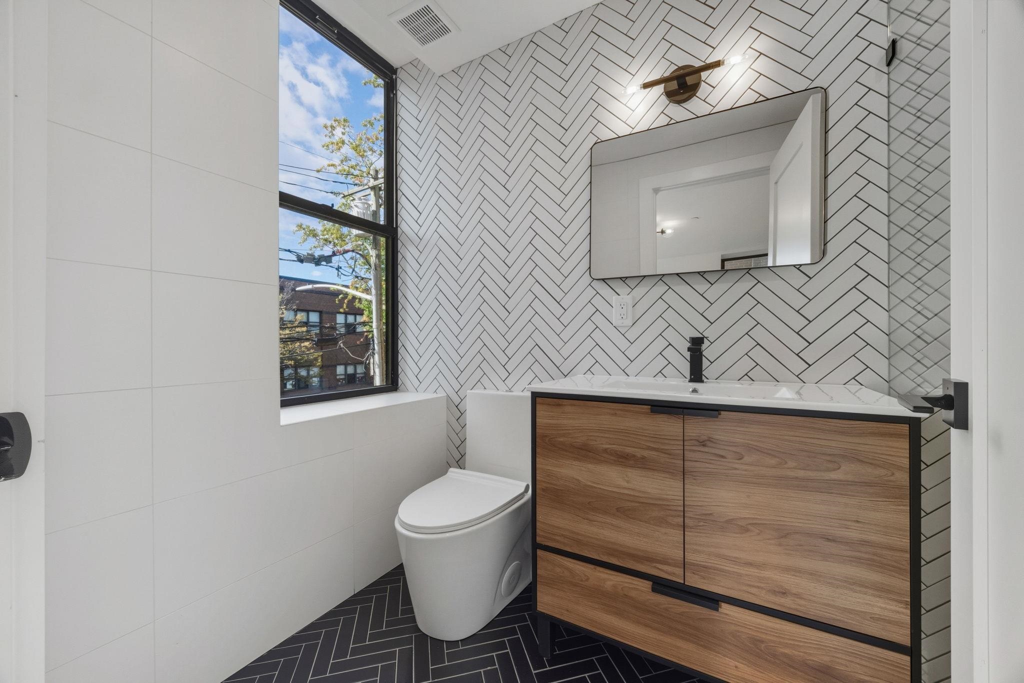 166 HANCOCK AVE Unit: 203