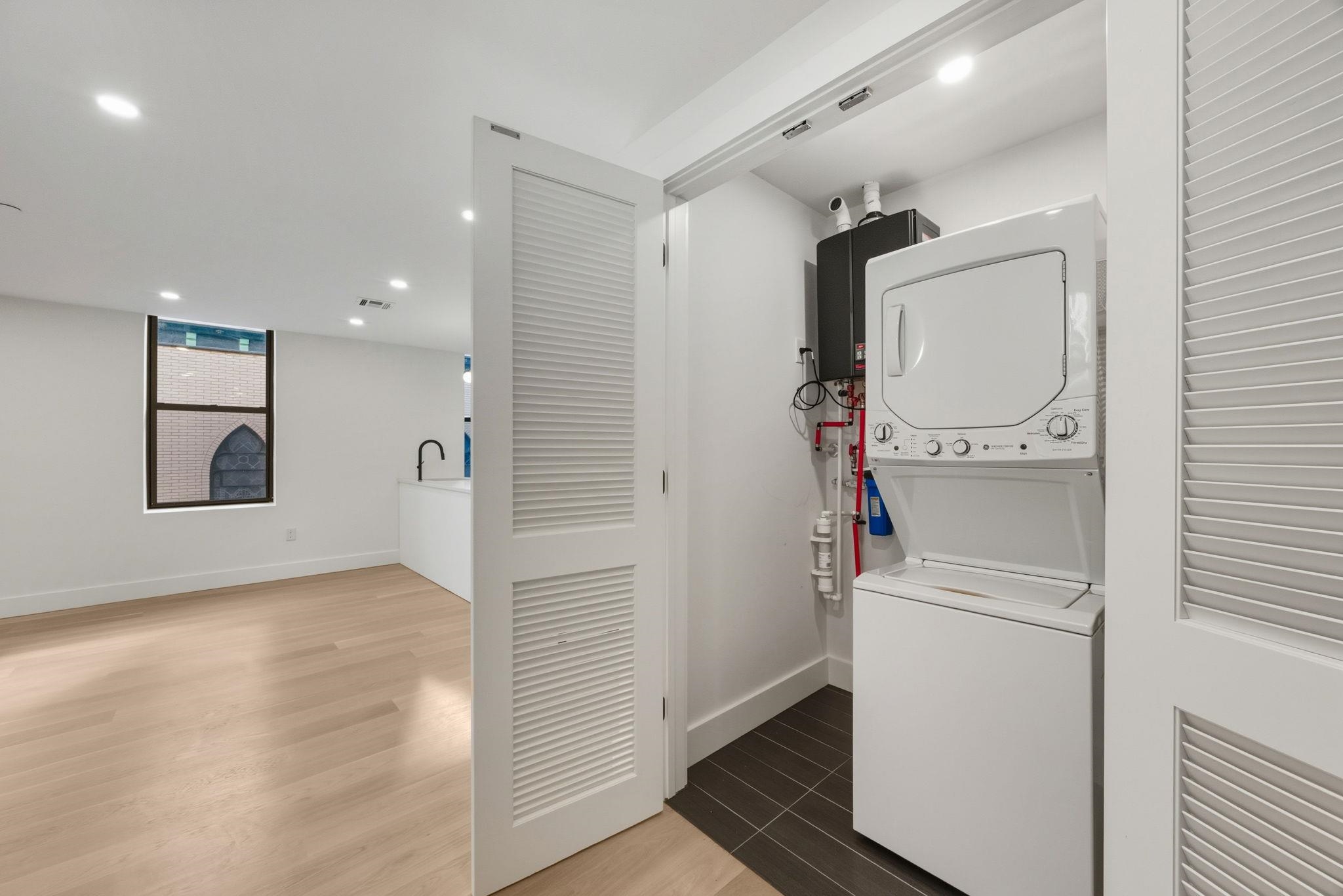 166 HANCOCK AVE Unit: 203