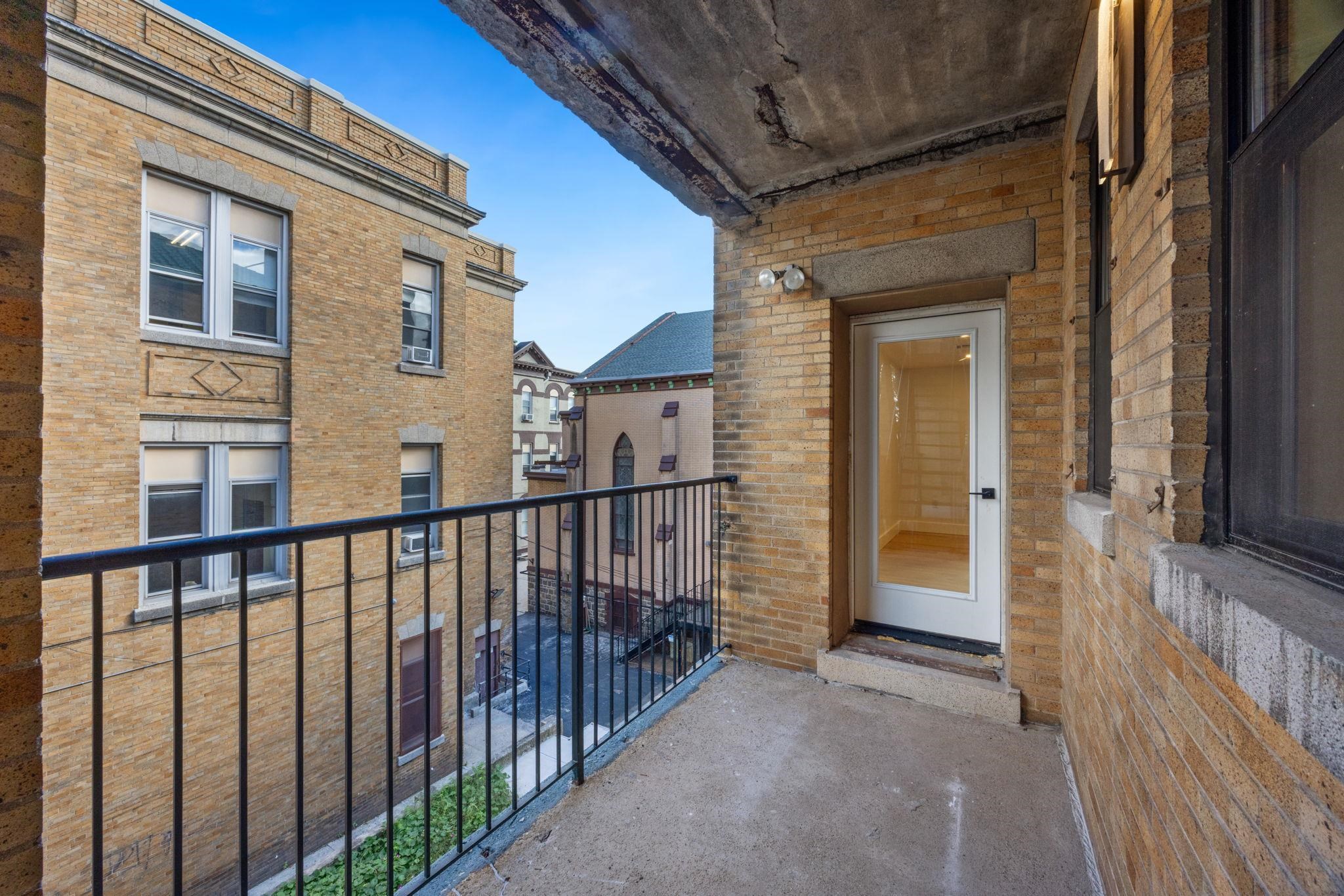 166 HANCOCK AVE Unit: 203