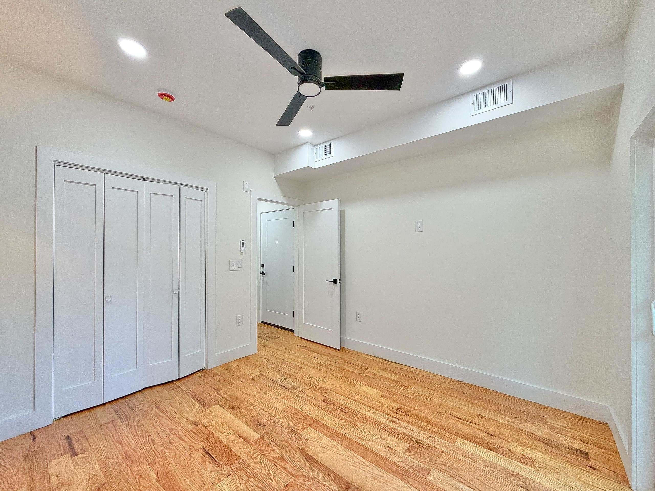 1902 JOHN F KENNEDY BLVD Unit: 4