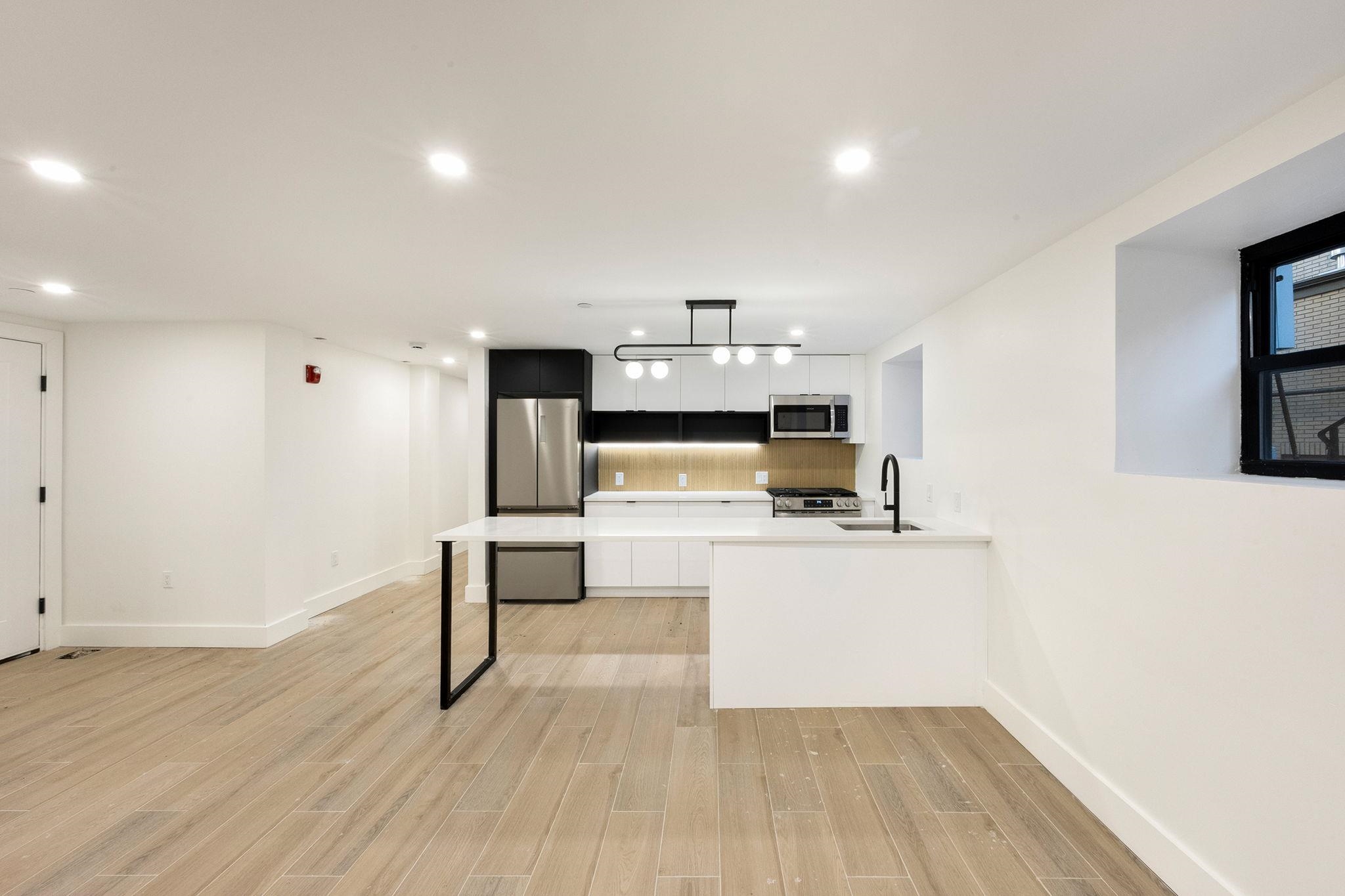 166 HANCOCK AVE Unit: G01