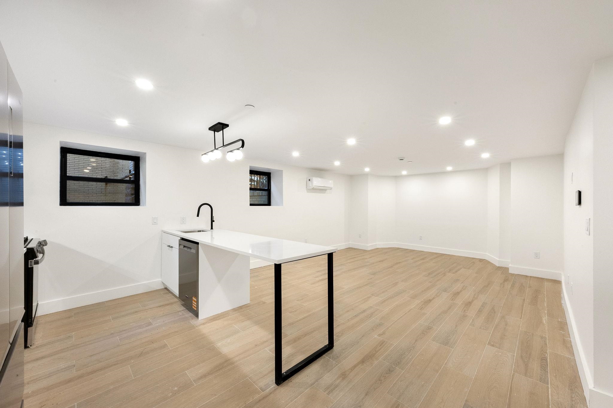 166 HANCOCK AVE Unit: G01