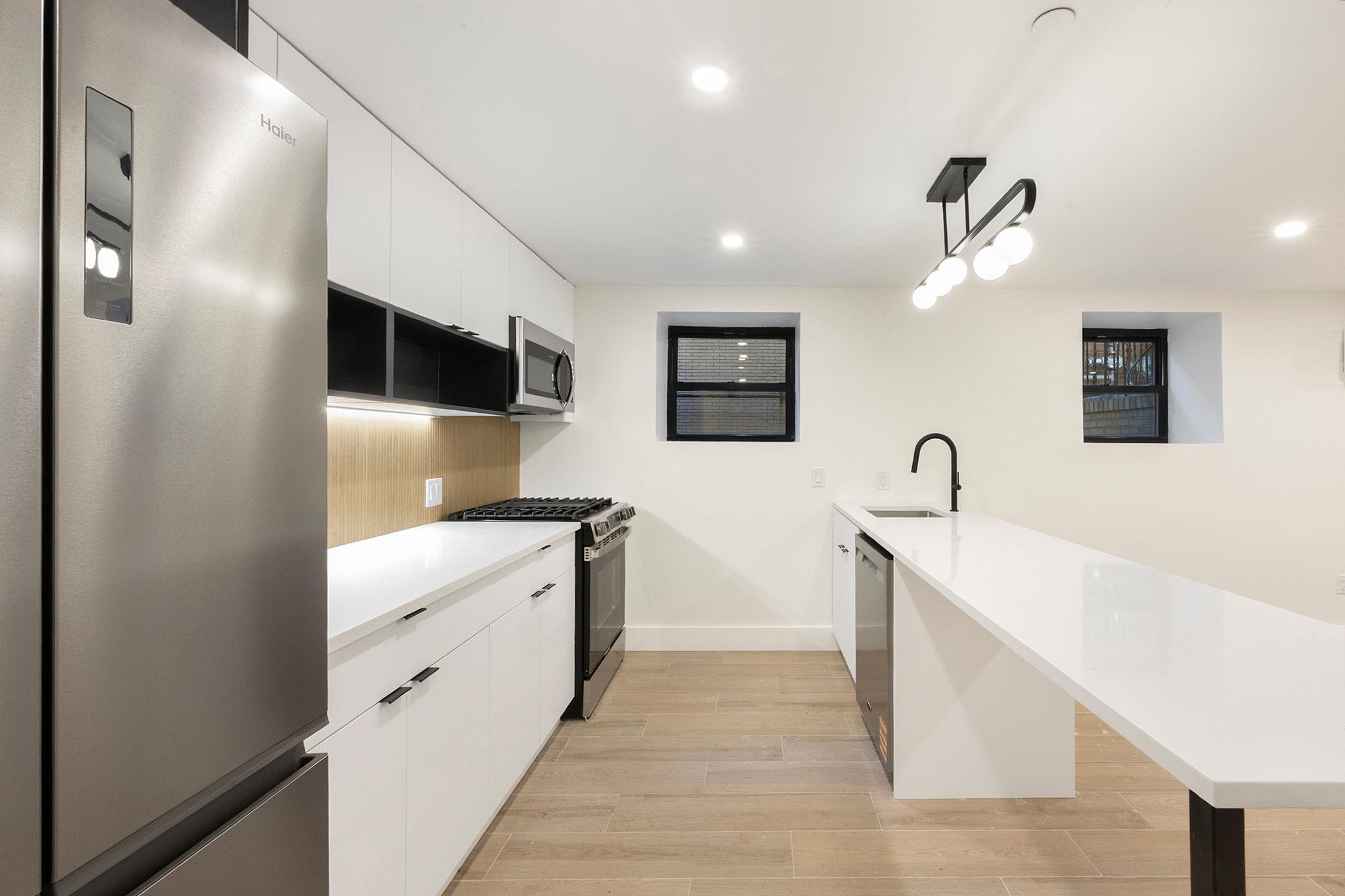 166 HANCOCK AVE Unit: G01