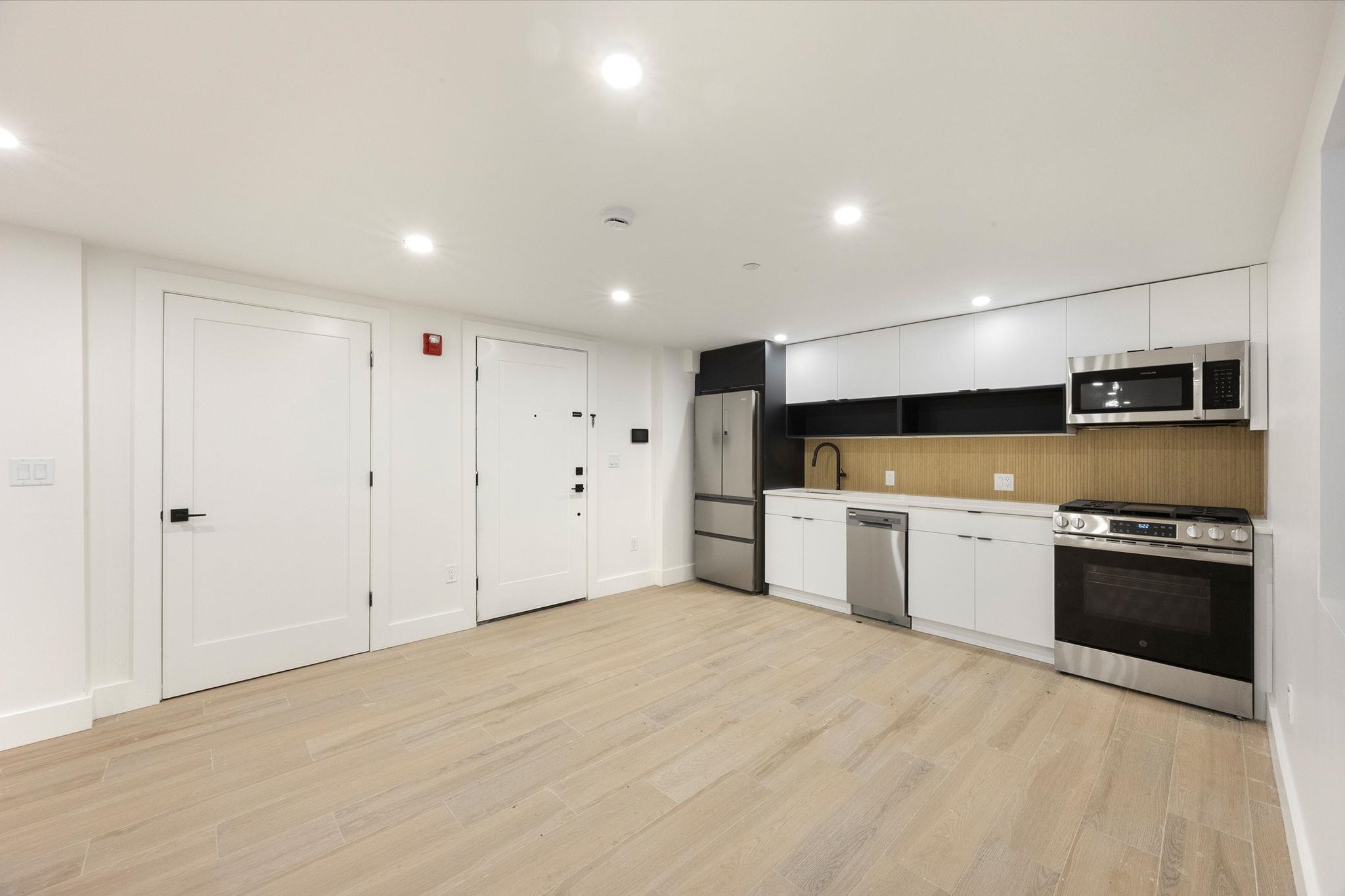 166 HANCOCK AVE Unit: G02