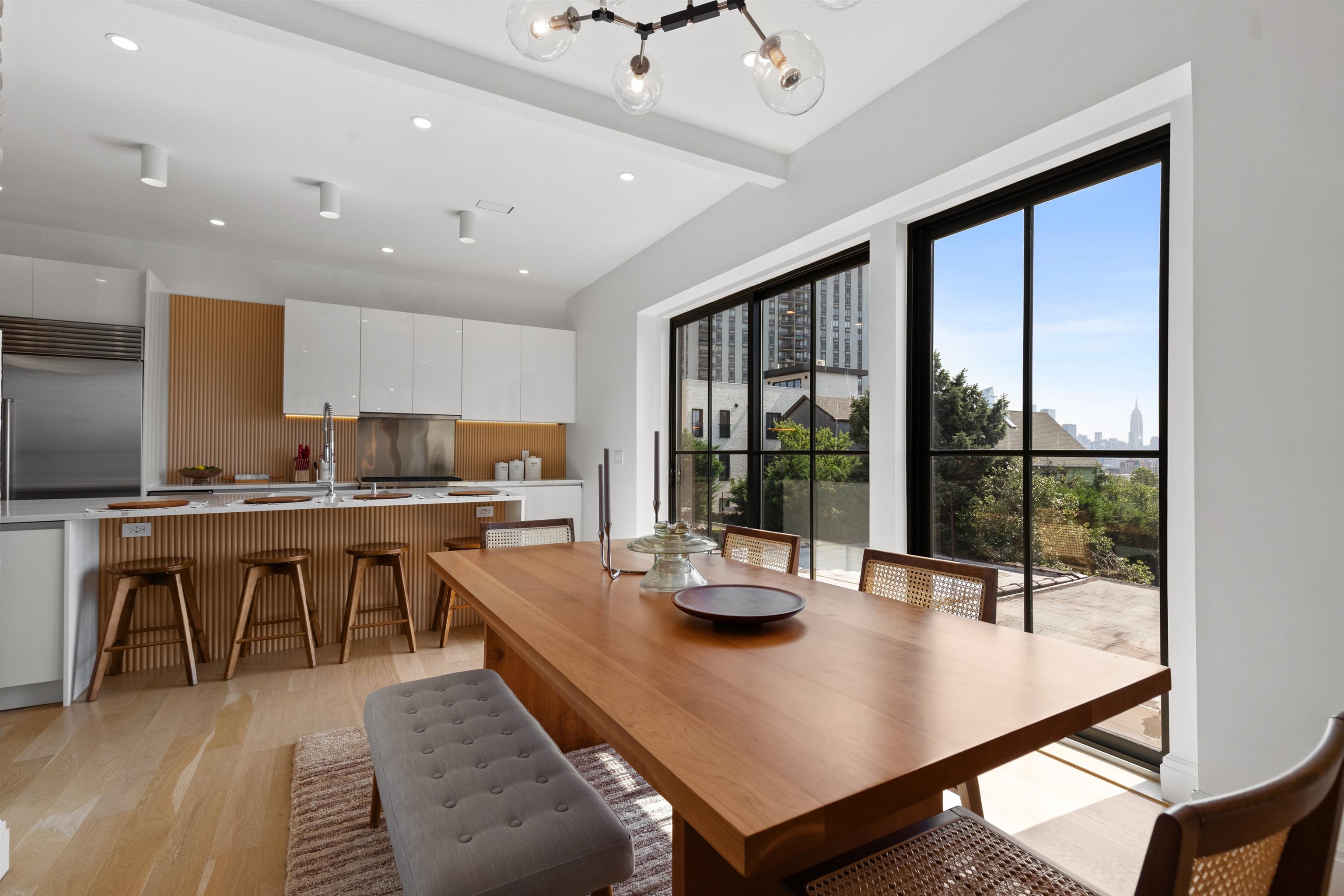 644 PALISADE AVE Unit: 2