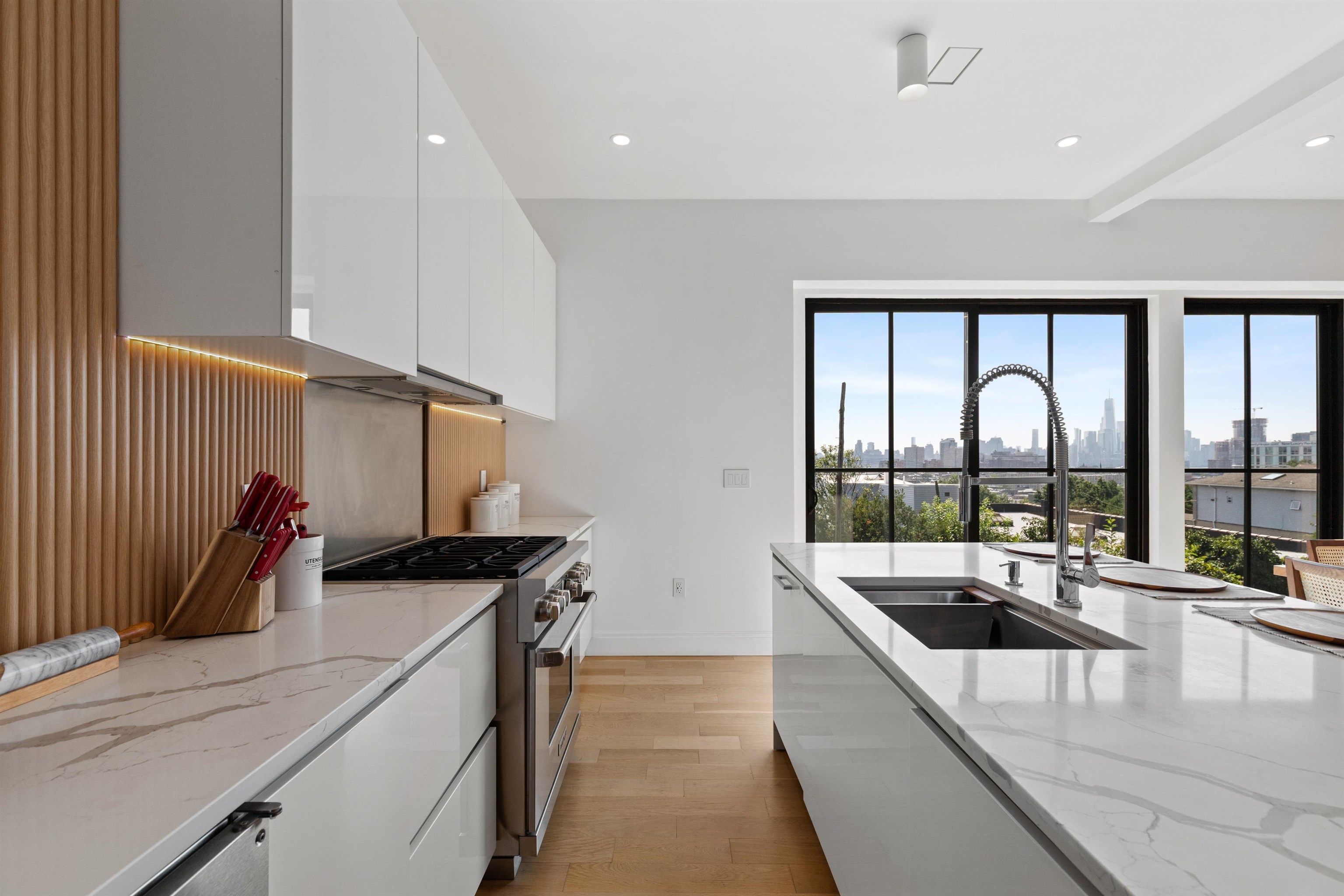 644 PALISADE AVE Unit: 2