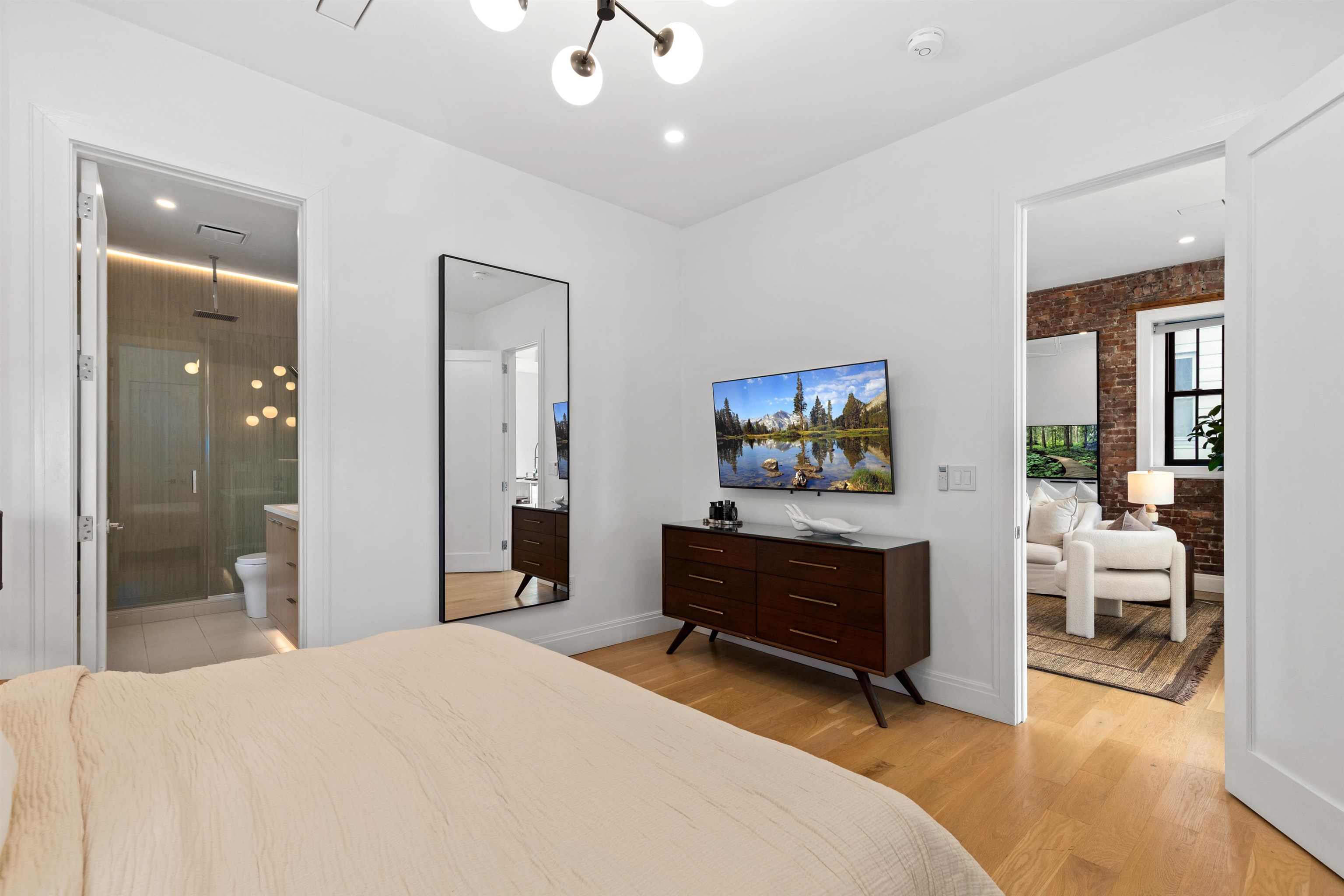 644 PALISADE AVE Unit: 2