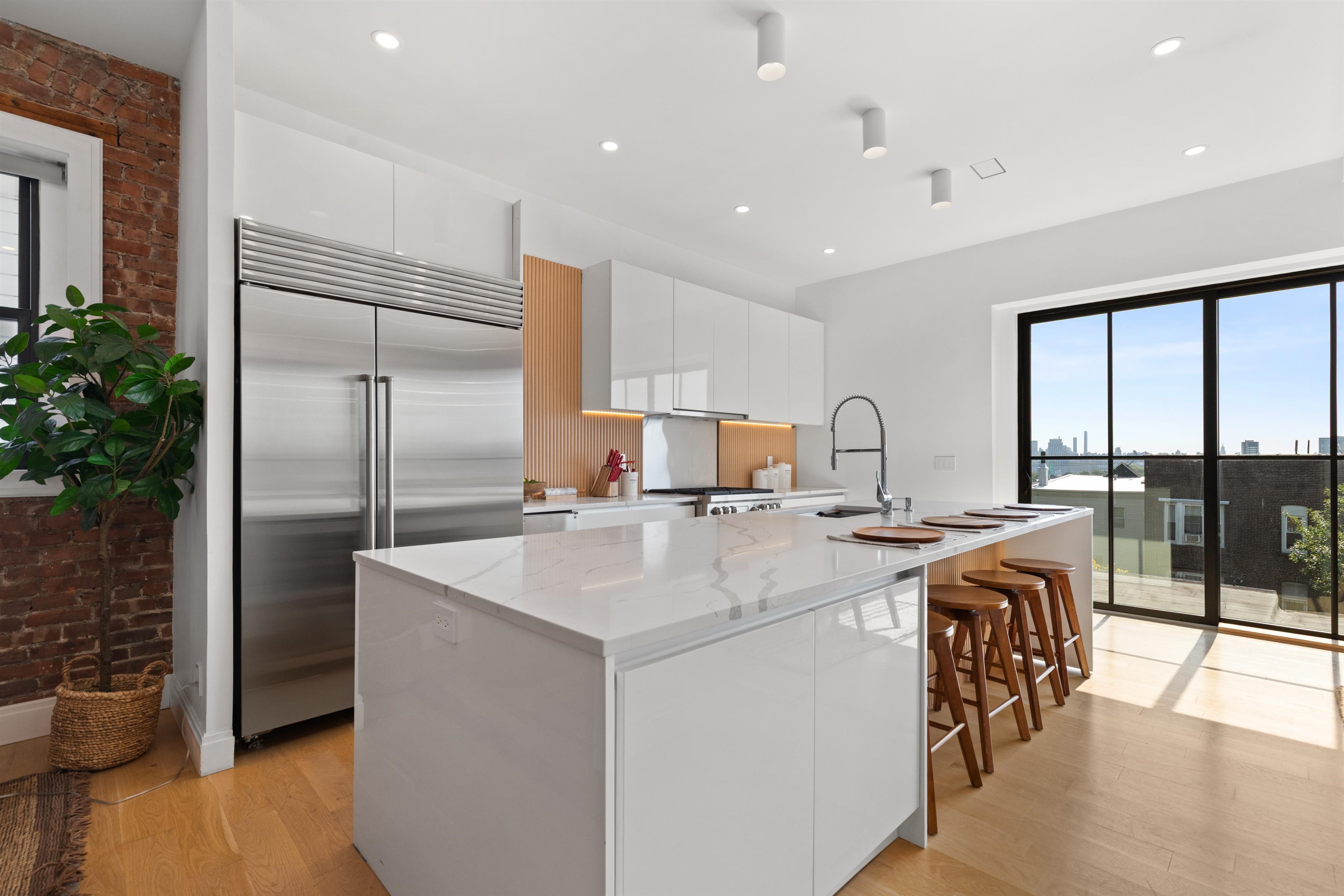644 PALISADE AVE Unit: 2