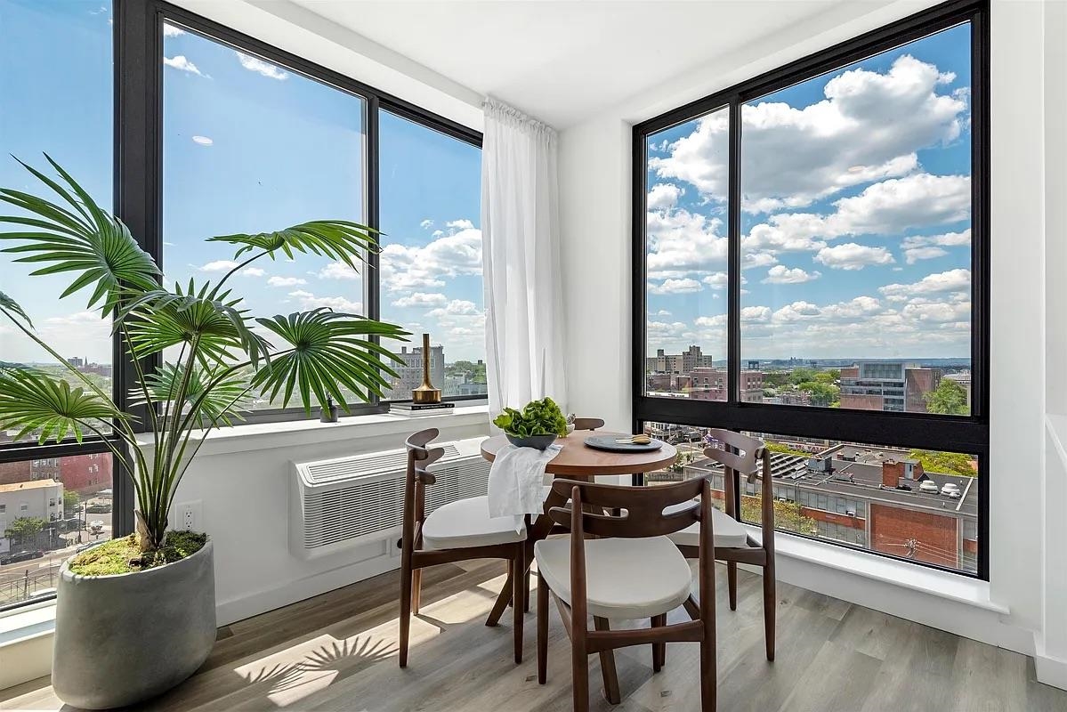 55 JORDAN AVE Unit: 1607