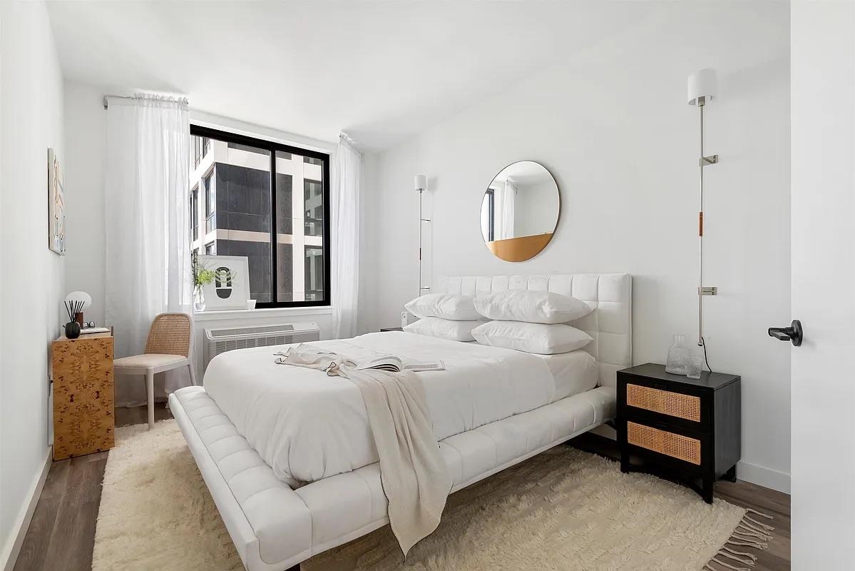 55 JORDAN AVE Unit: 1607