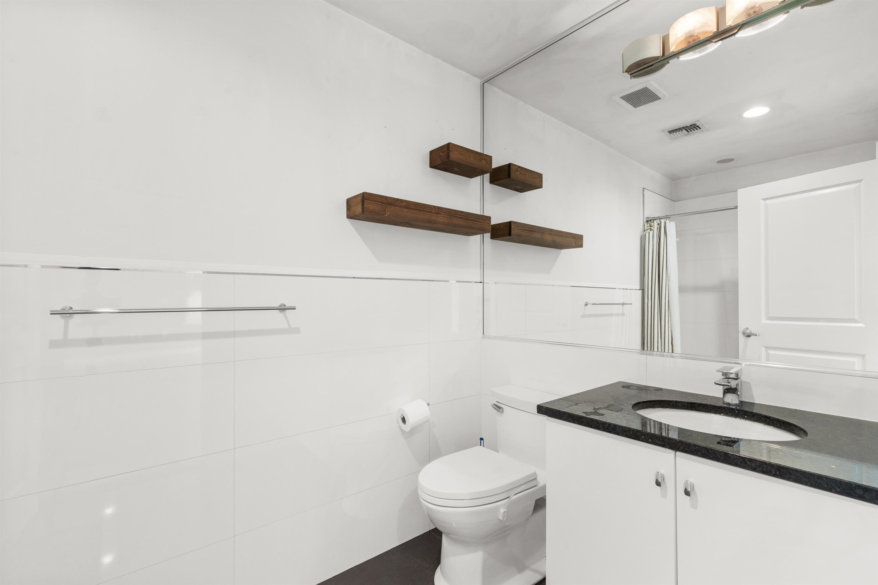 296 GRAND ST Unit: 2